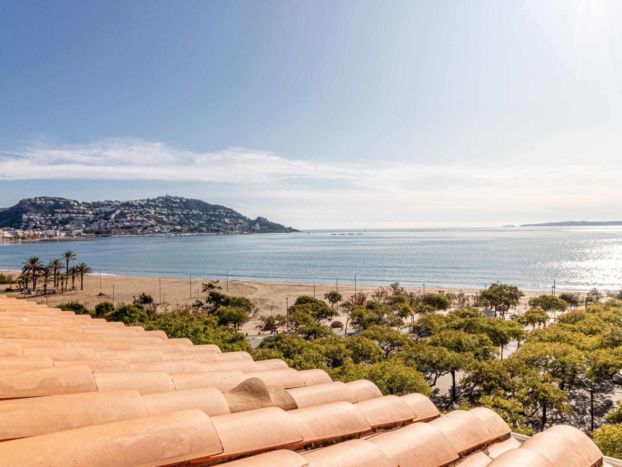 Photo 19 - Appartement de 2 chambres à Roses avec piscine et vues à la mer