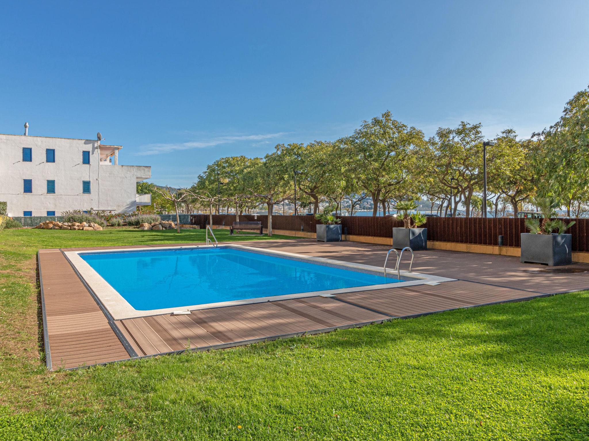 Photo 6 - Appartement de 2 chambres à Roses avec piscine et jardin