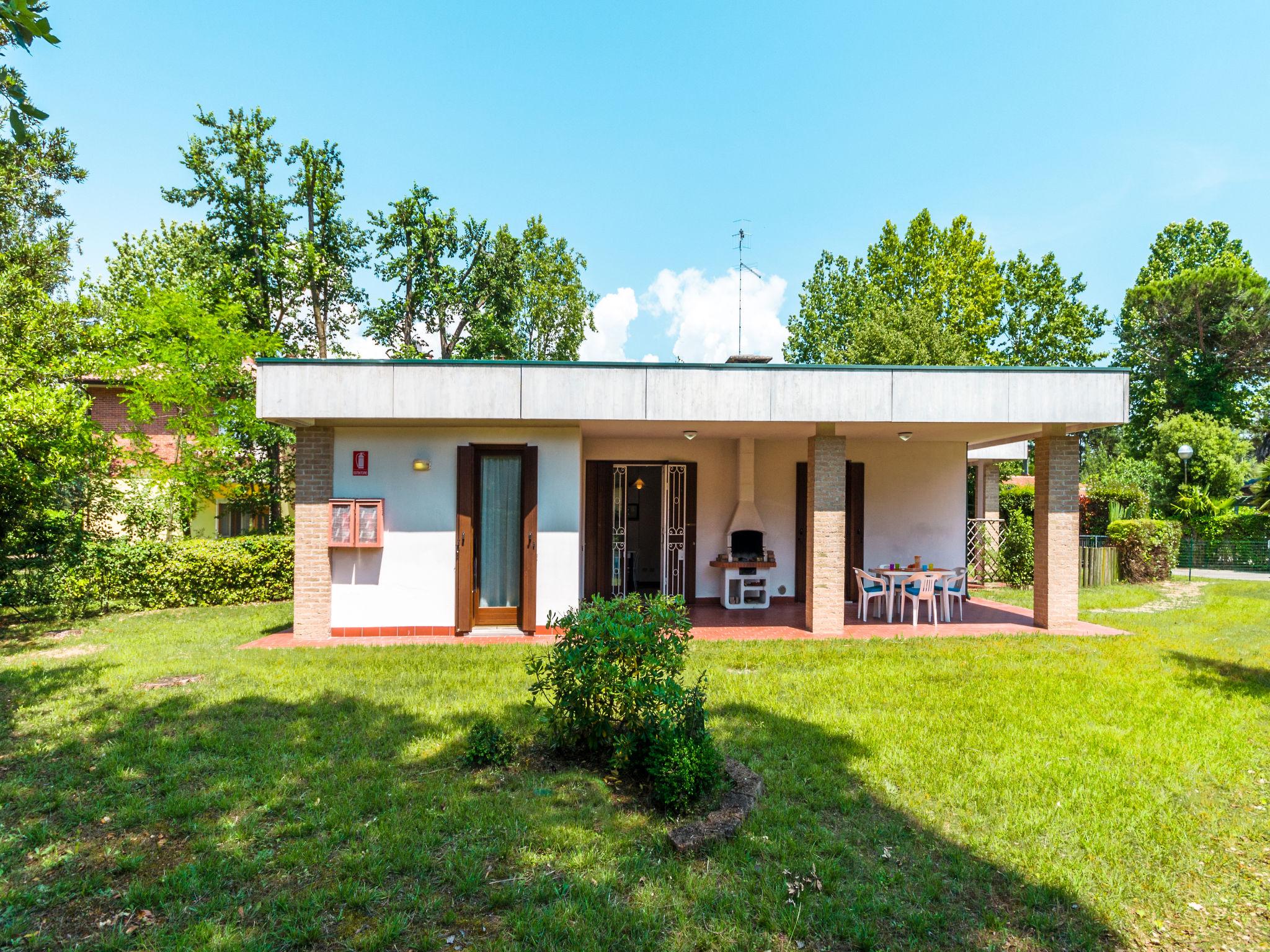 Foto 1 - Haus mit 3 Schlafzimmern in San Michele al Tagliamento mit garten und terrasse