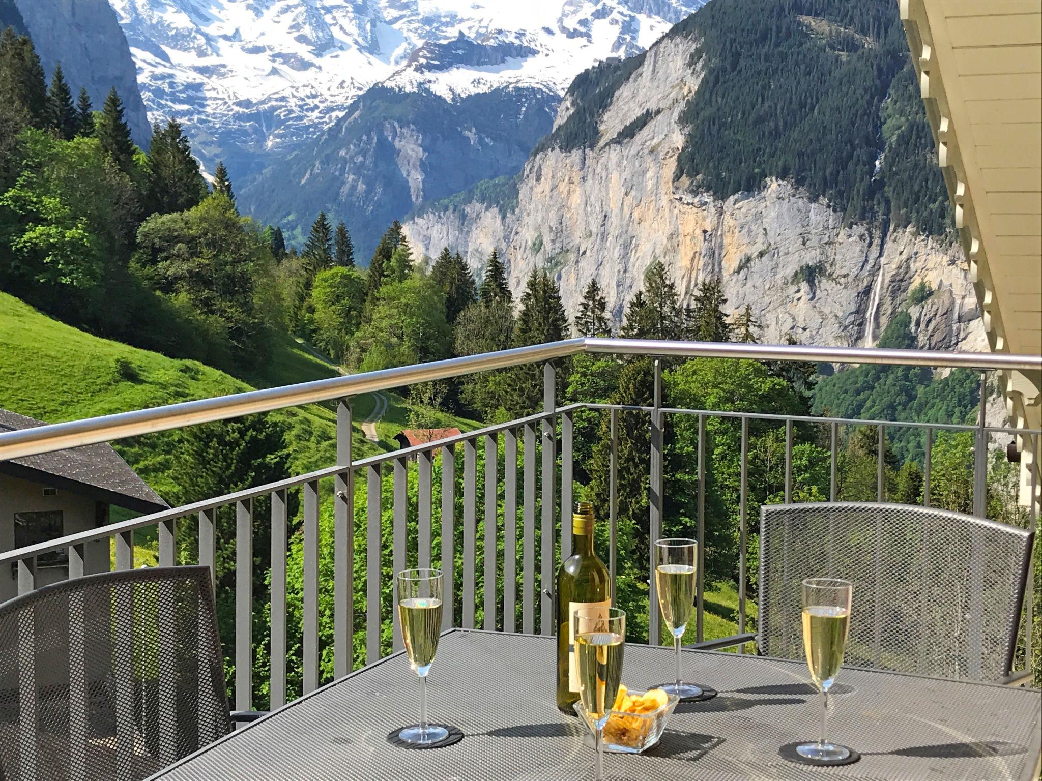 Photo 4 - 2 bedroom Apartment in Lauterbrunnen with mountain view
