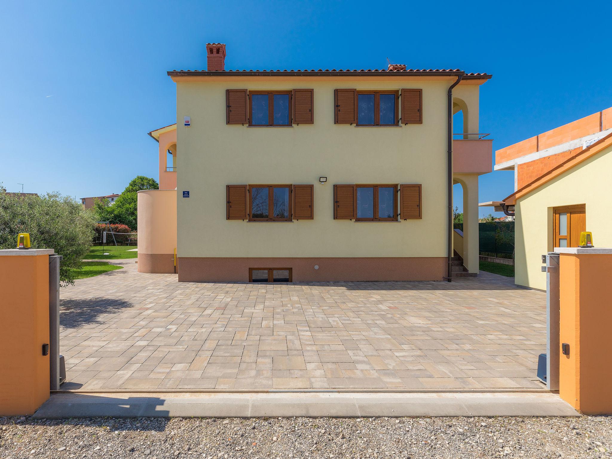 Foto 59 - Casa con 6 camere da letto a Pola con piscina privata e giardino