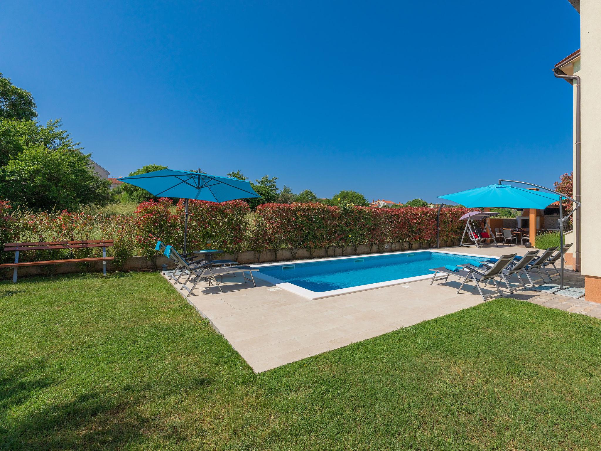 Photo 2 - Maison de 6 chambres à Pula avec piscine privée et vues à la mer