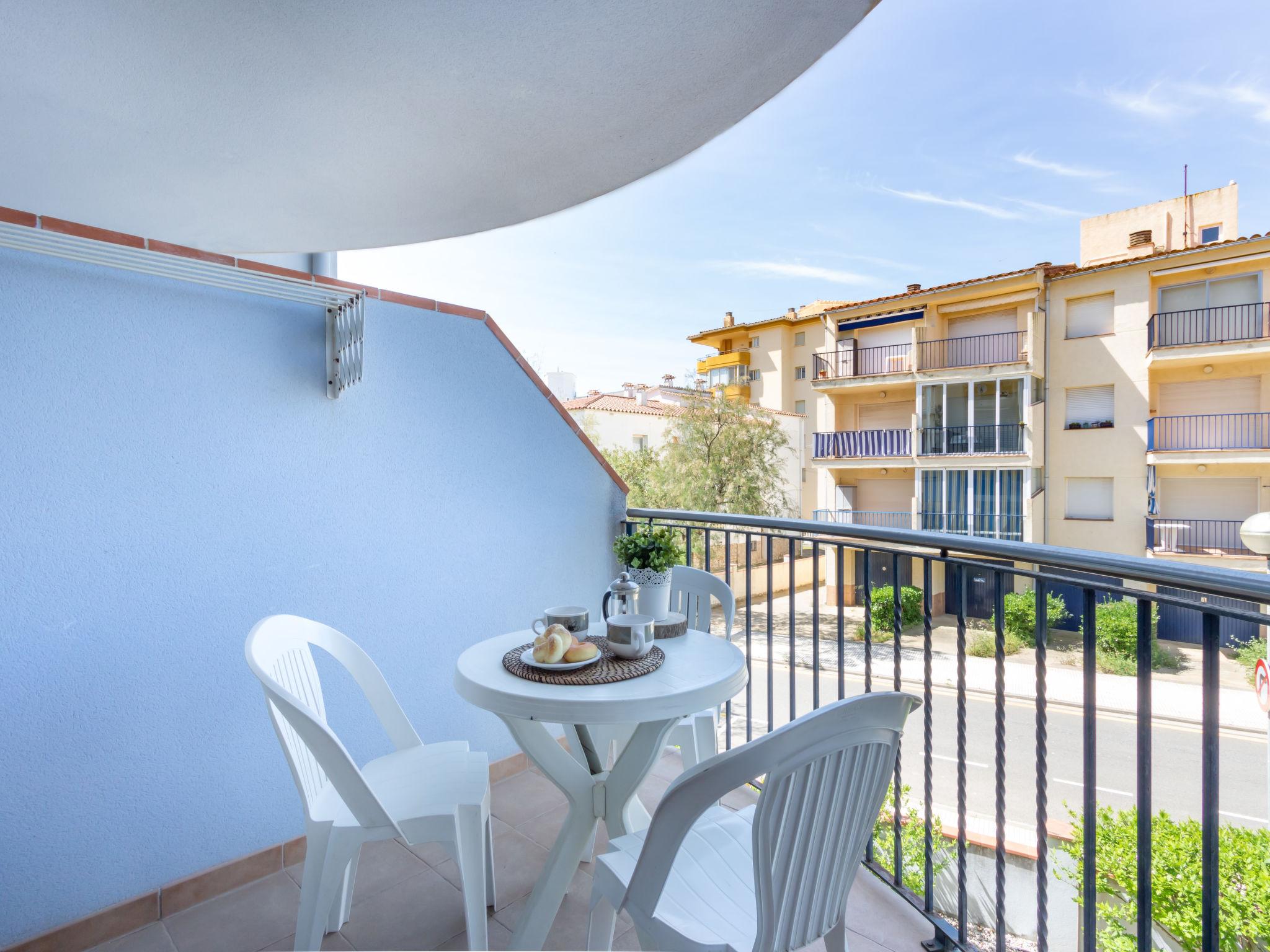 Foto 15 - Apartamento de 2 quartos em Roses com terraço e vistas do mar