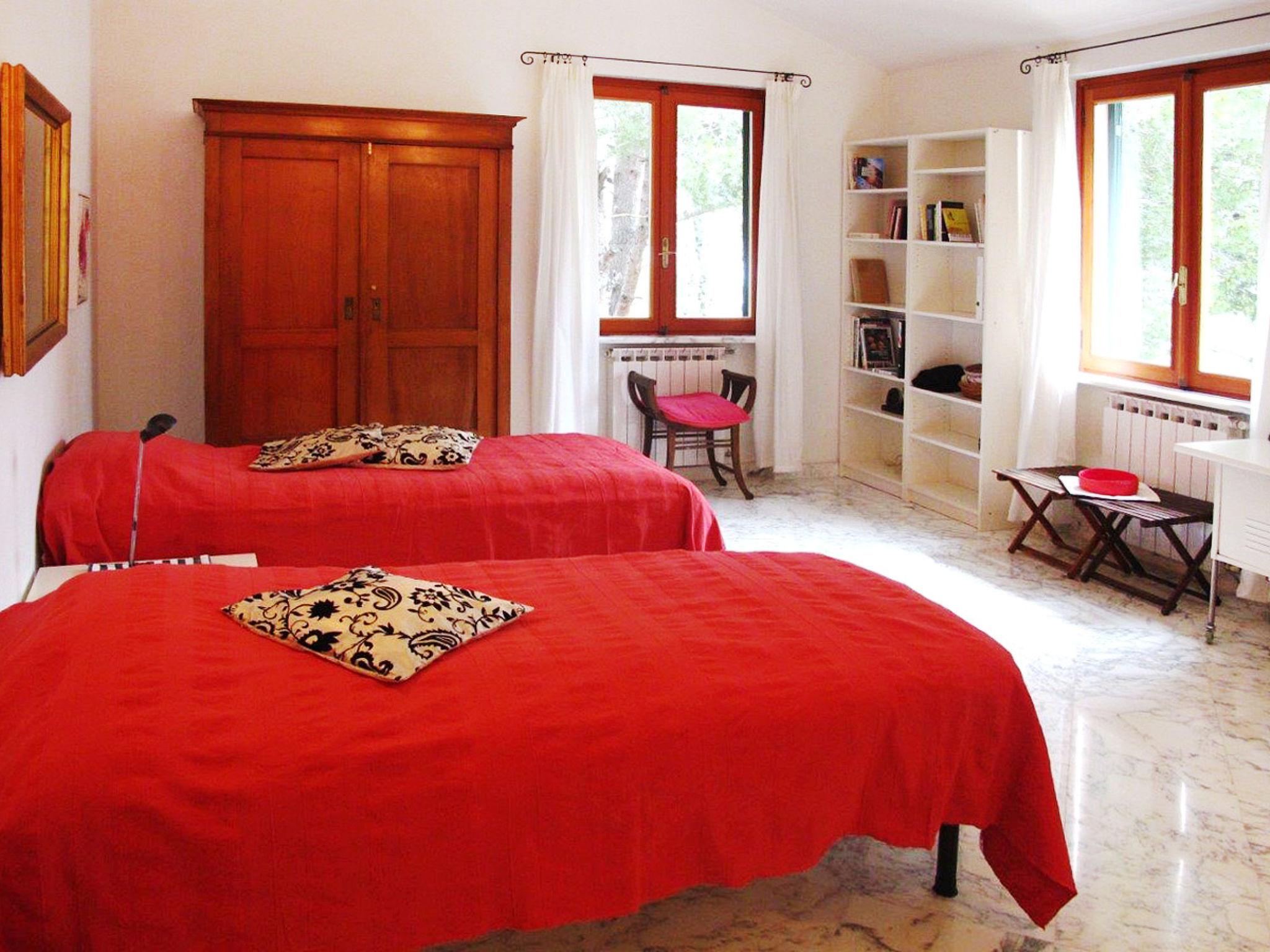 Photo 12 - 4 bedroom House in Imperia with private pool and sea view