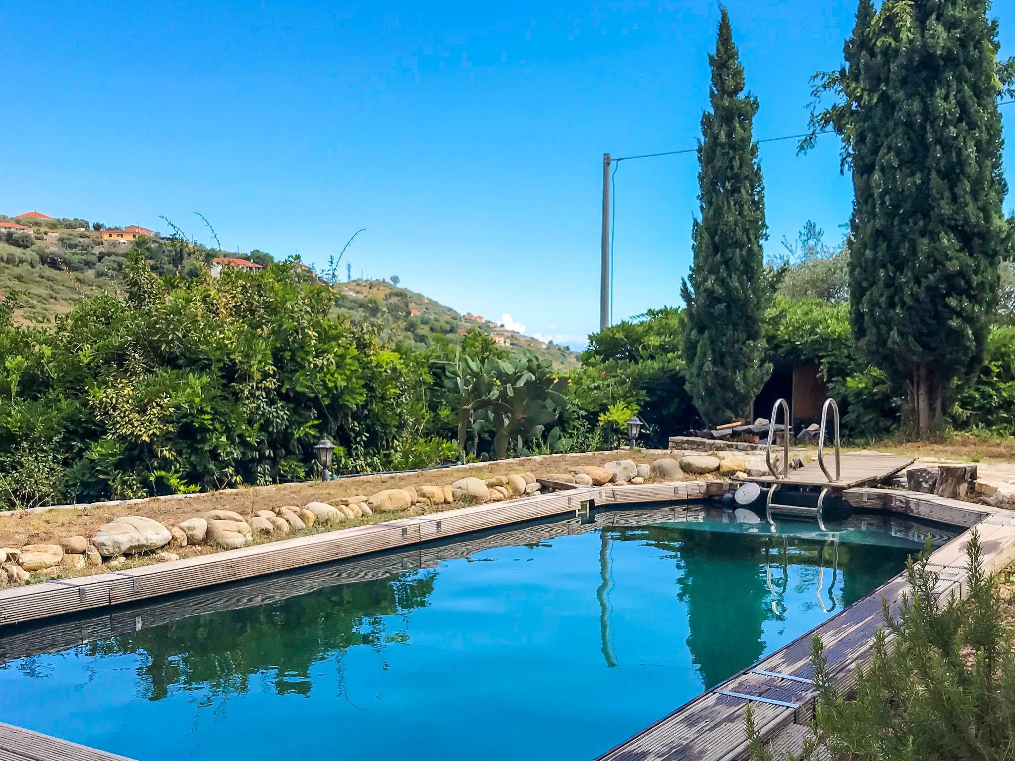 Foto 6 - Casa de 4 quartos em Imperia com piscina privada e vistas do mar