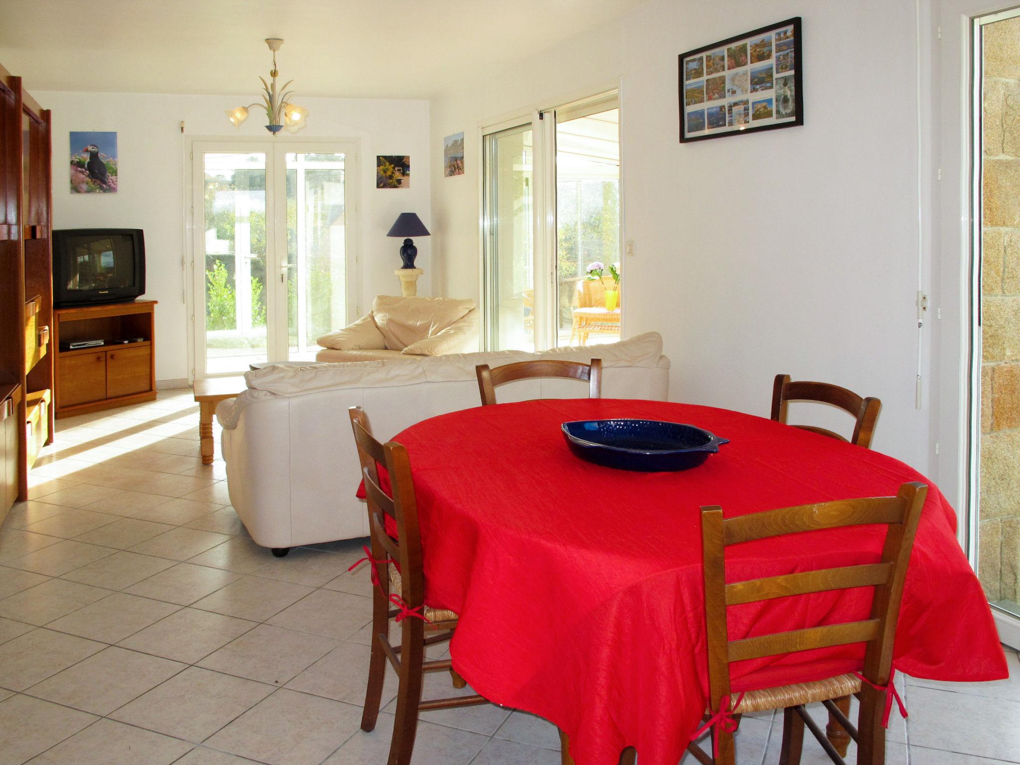 Photo 9 - 2 bedroom House in Pleumeur-Bodou with garden and sea view