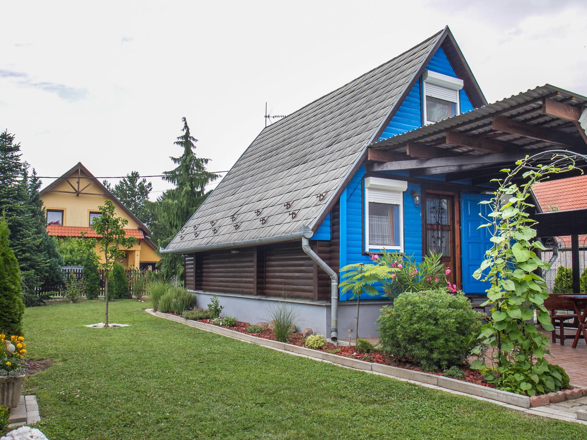 Foto 1 - Casa de 2 habitaciones en Balatonkeresztúr con jardín y terraza