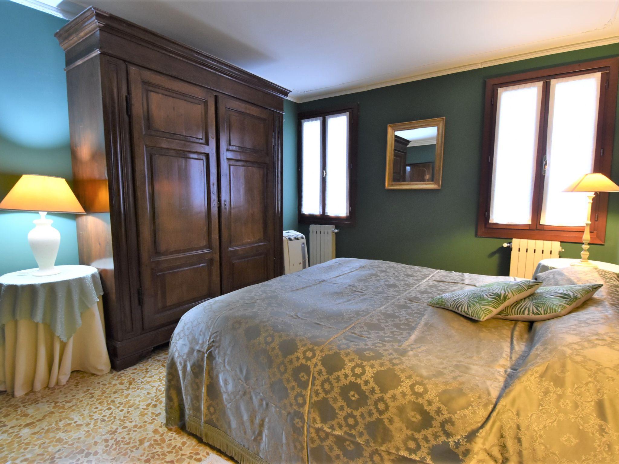 Foto 19 - Appartamento con 3 camere da letto a Venezia