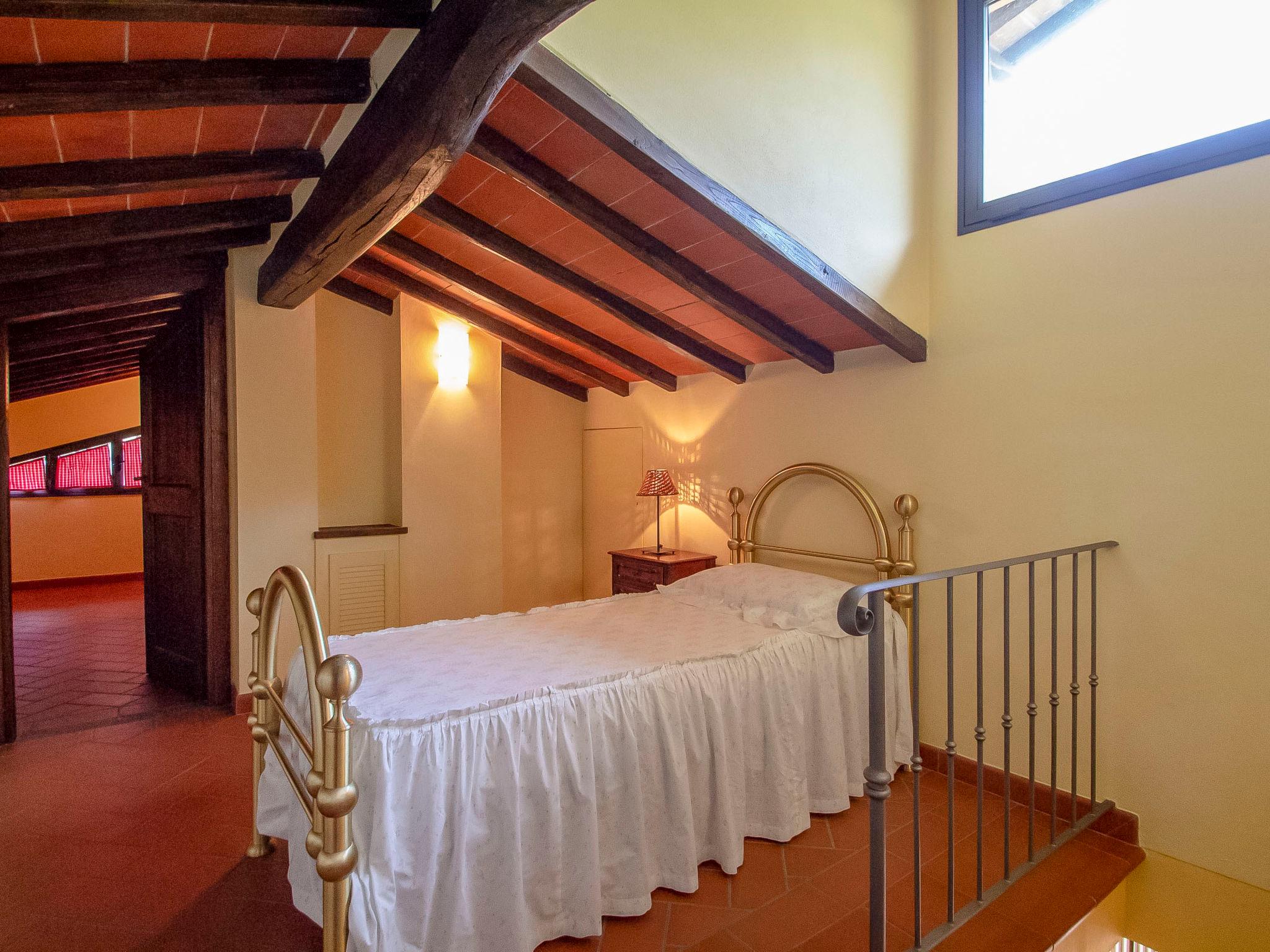 Photo 13 - 2 bedroom Apartment in San Giovanni Valdarno with swimming pool and garden