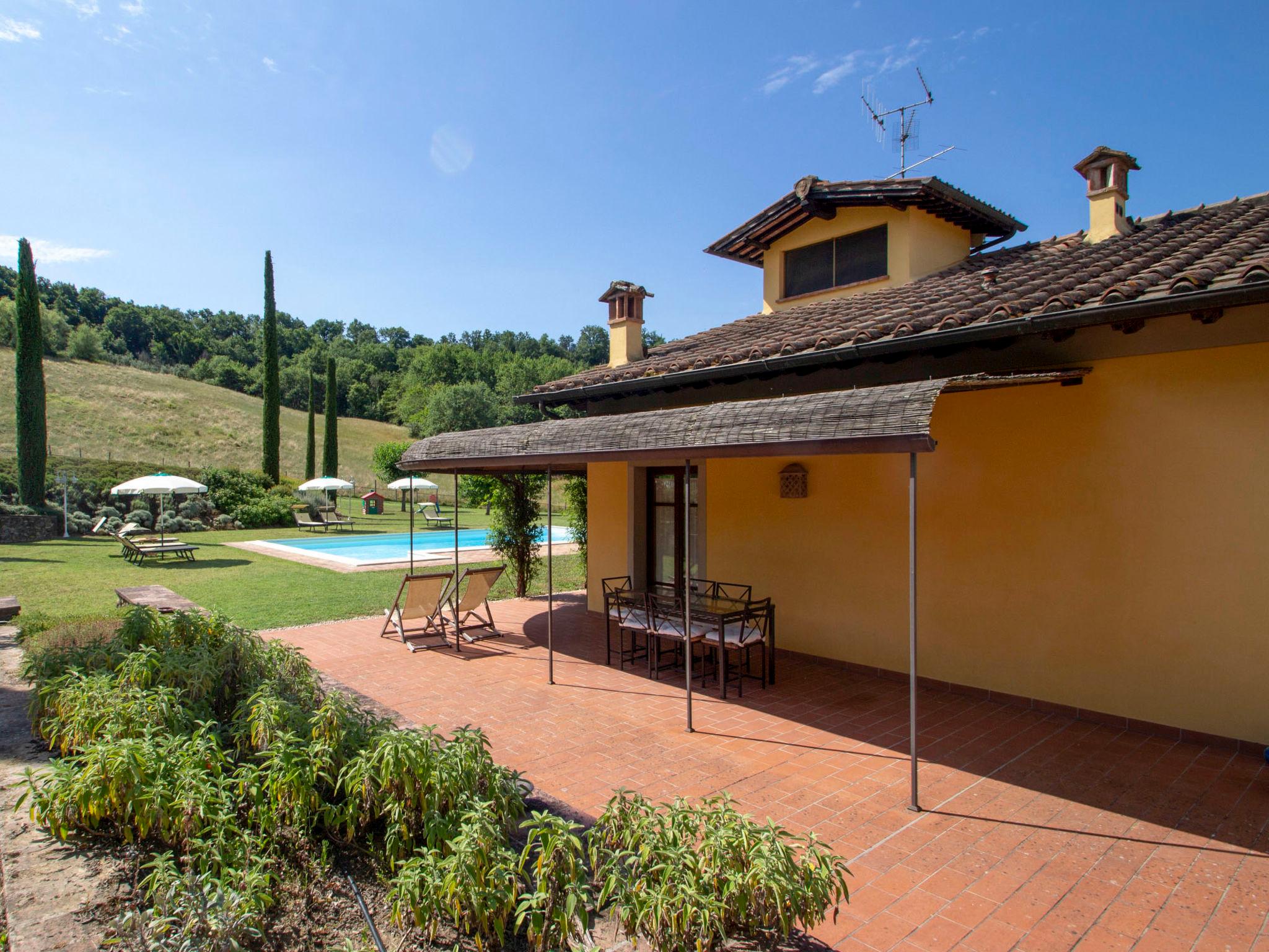 Foto 1 - Apartamento de 2 habitaciones en San Giovanni Valdarno con piscina y jardín