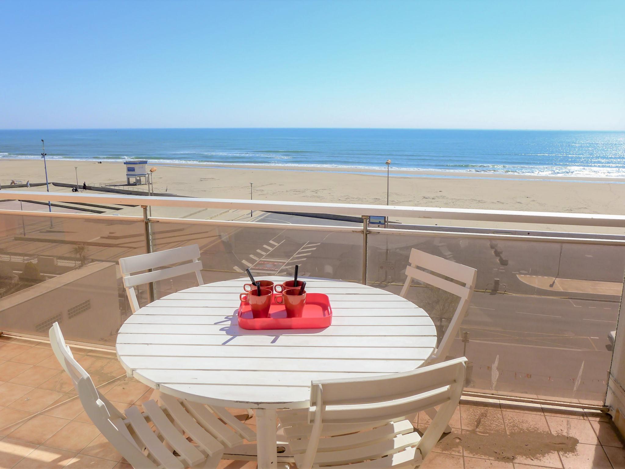 Photo 1 - 2 bedroom Apartment in Narbonne with terrace and sea view