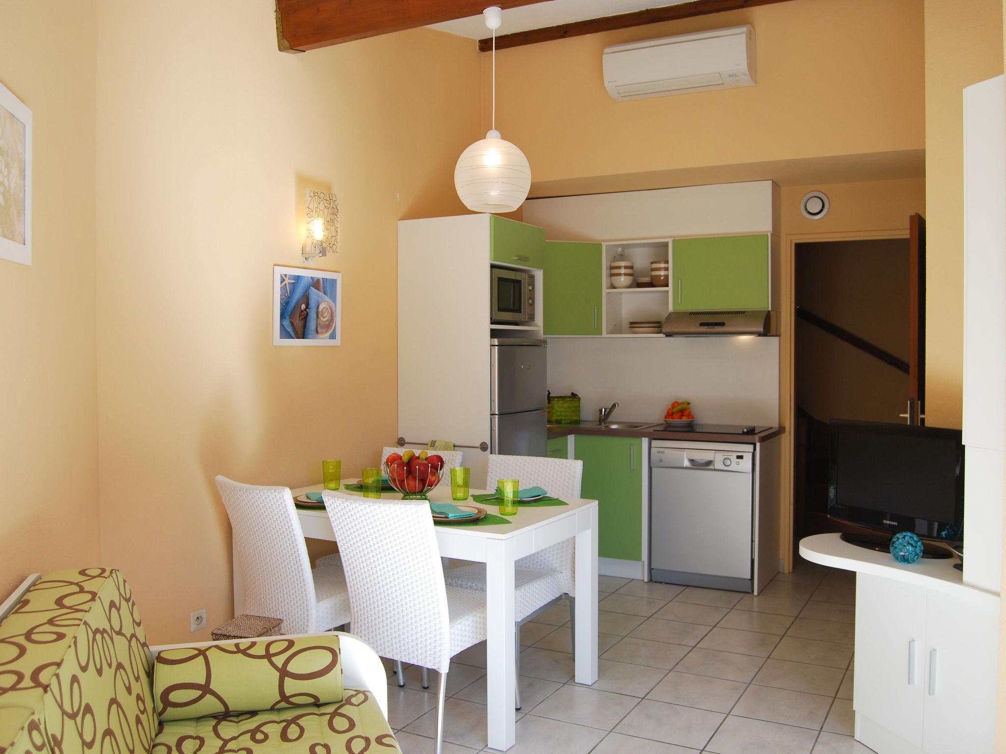 Foto 7 - Apartamento de 1 quarto em Saint-Cyprien com piscina e vistas do mar
