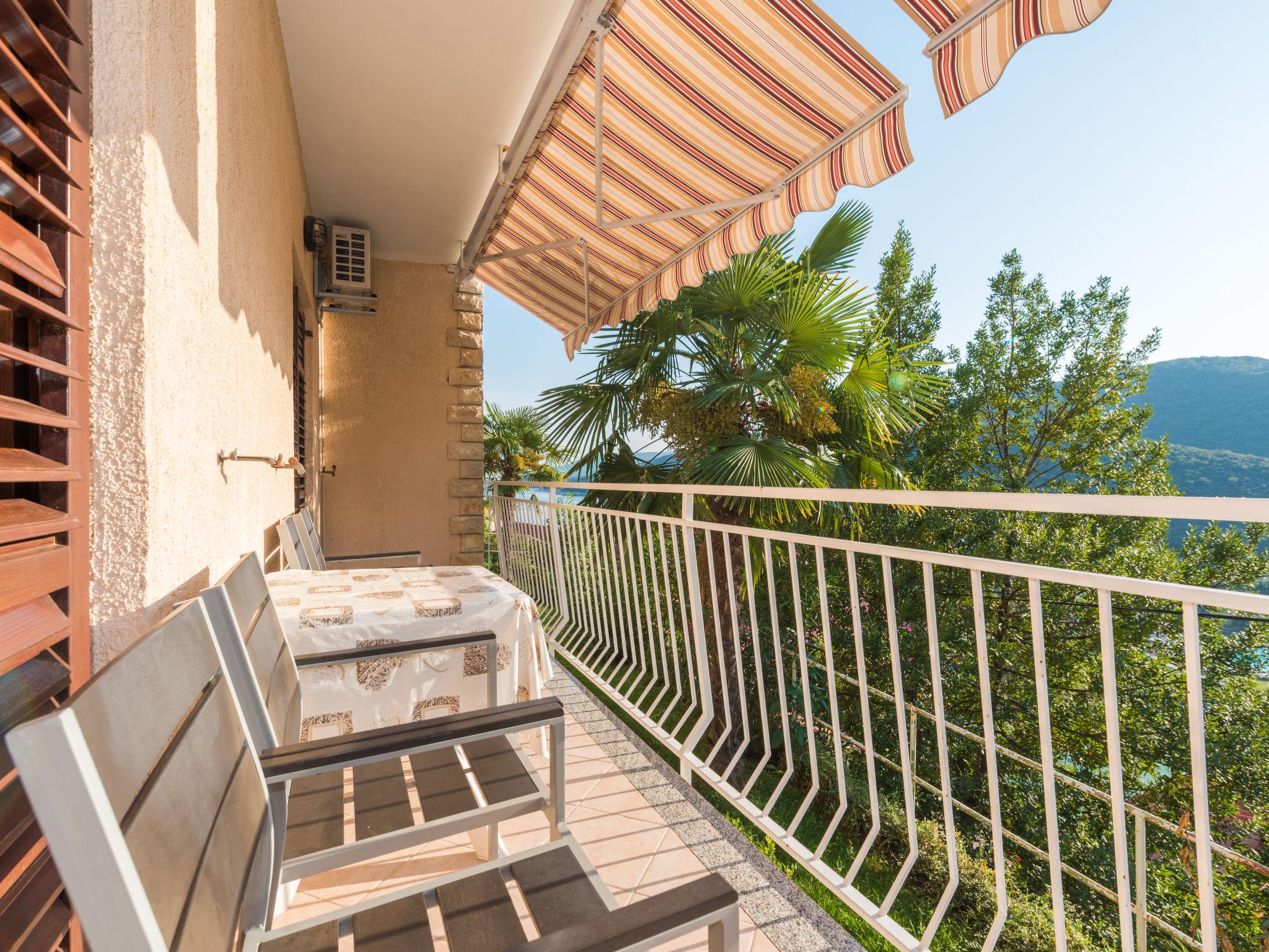 Photo 1 - Appartement de 2 chambres à Labin avec terrasse