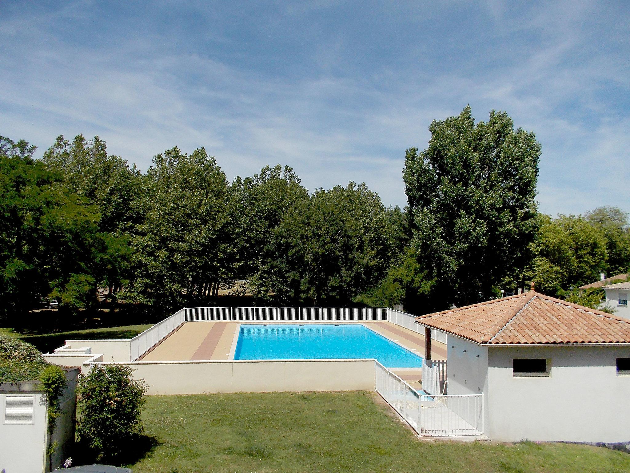 Foto 2 - Apartamento de 2 quartos em Vaux-sur-Mer com piscina privada e vistas do mar