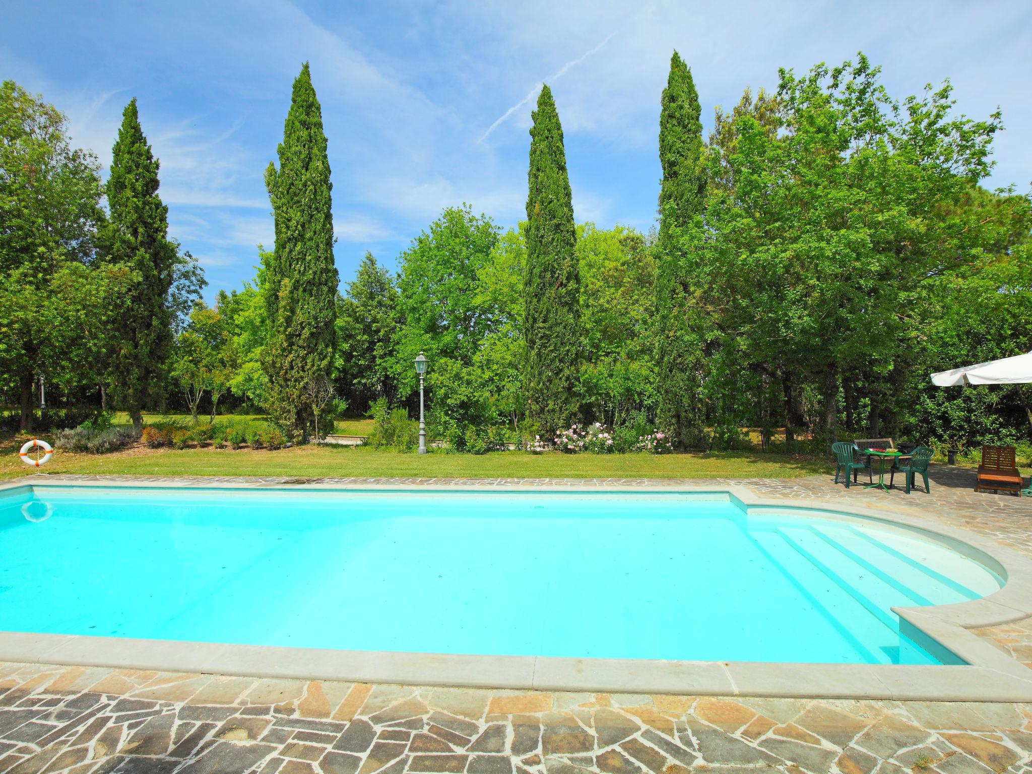 Foto 3 - Apartamento en Perusa con piscina y jardín