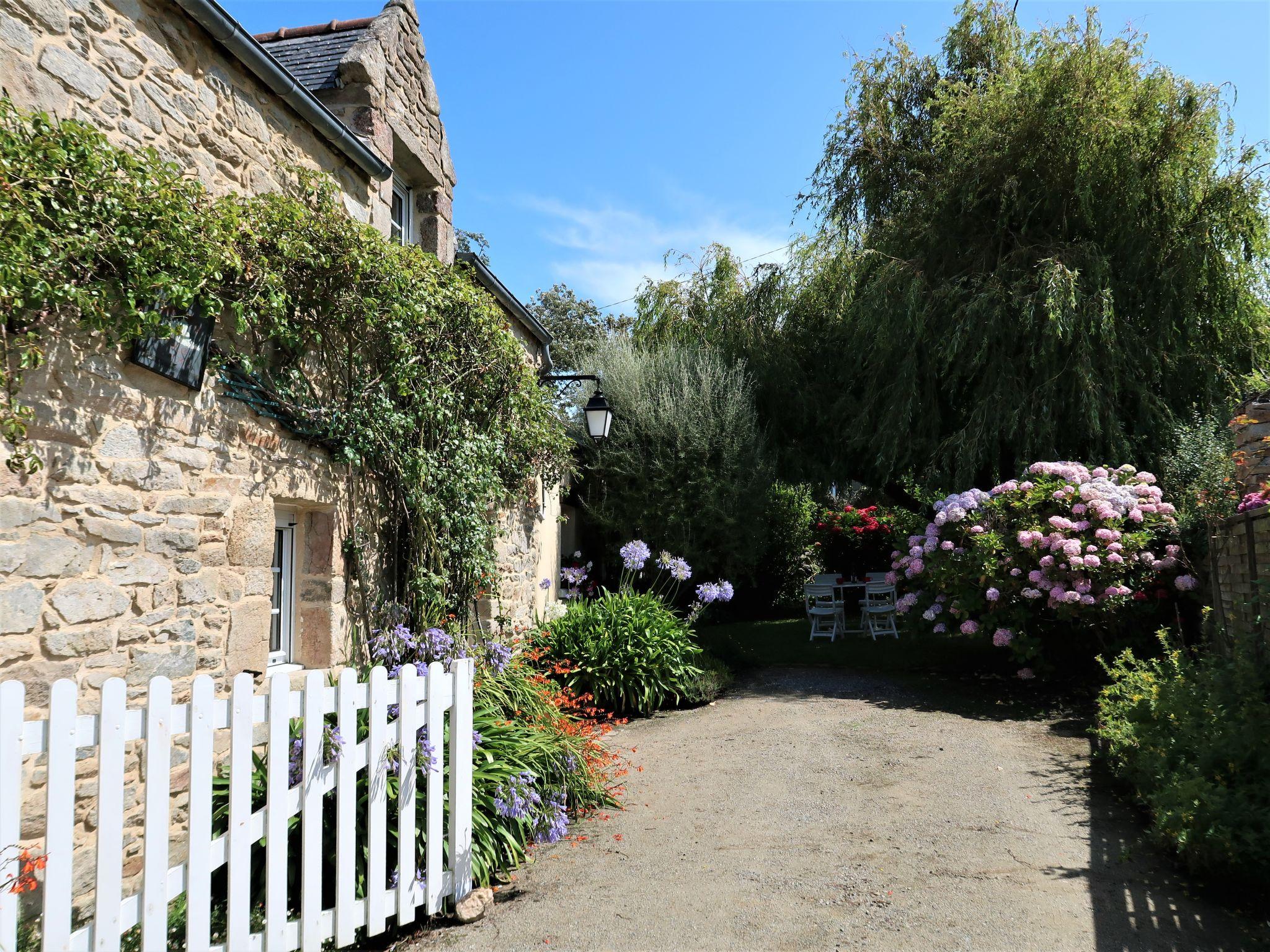 Foto 7 - Casa con 1 camera da letto a Lampaul-Ploudalmézeau con giardino e vista mare