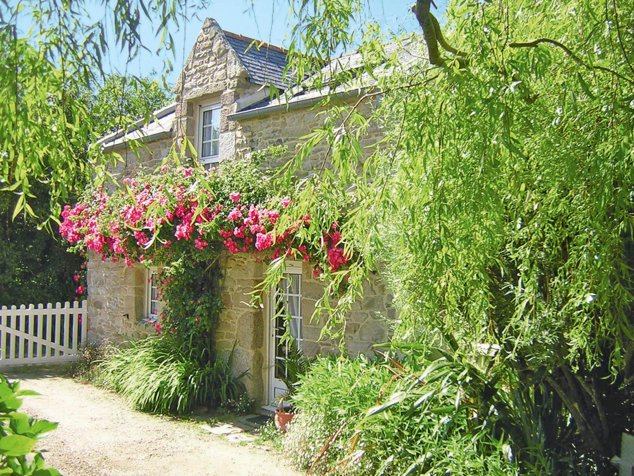 Foto 1 - Casa de 1 quarto em Lampaul-Ploudalmézeau com jardim e vistas do mar