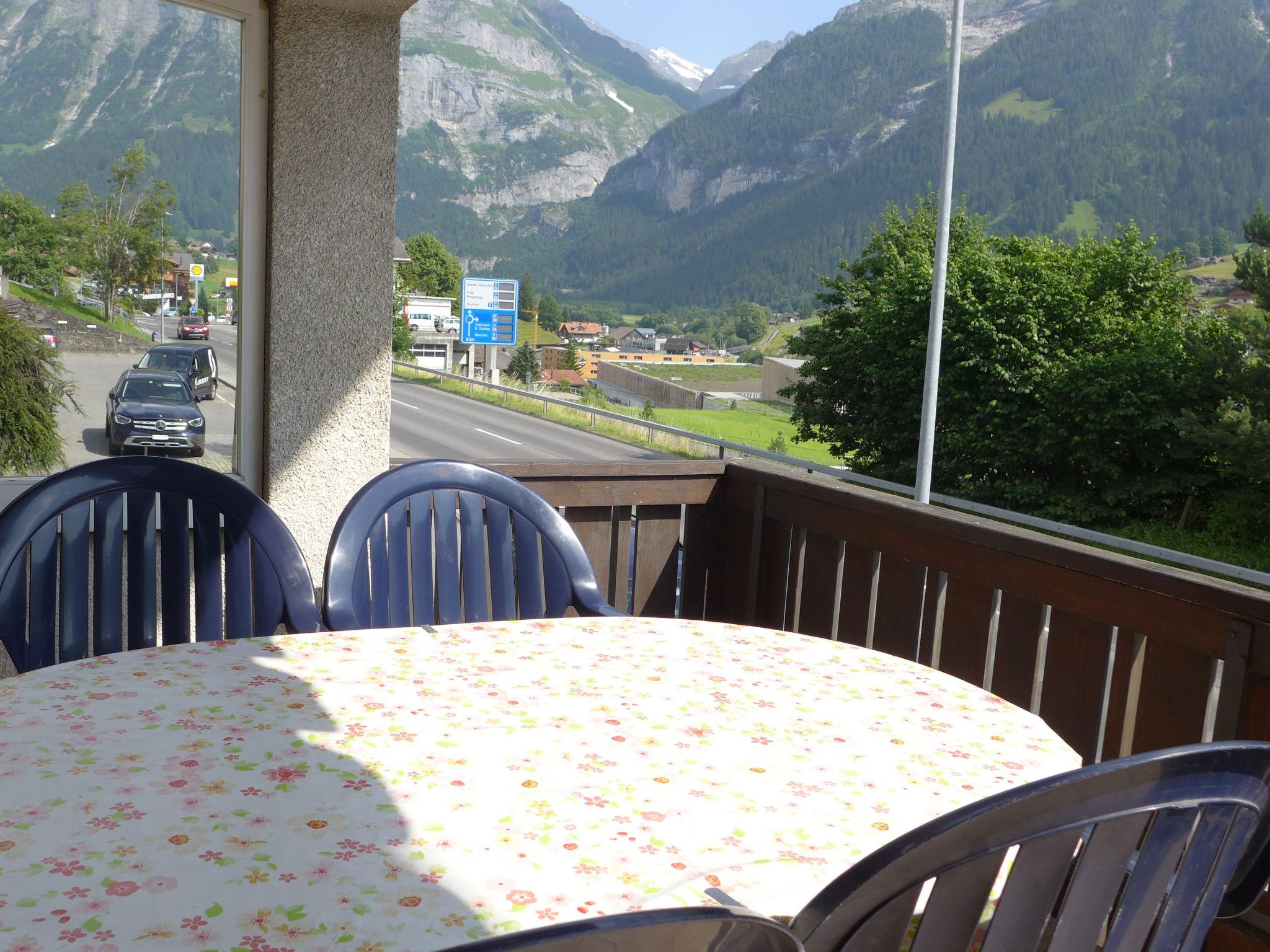 Foto 13 - Appartamento con 2 camere da letto a Grindelwald con giardino