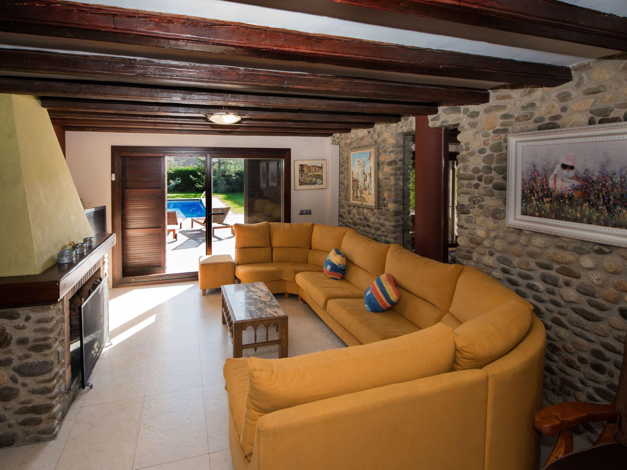 Foto 7 - Casa de 6 quartos em La Seu d'Urgell com piscina privada e jardim