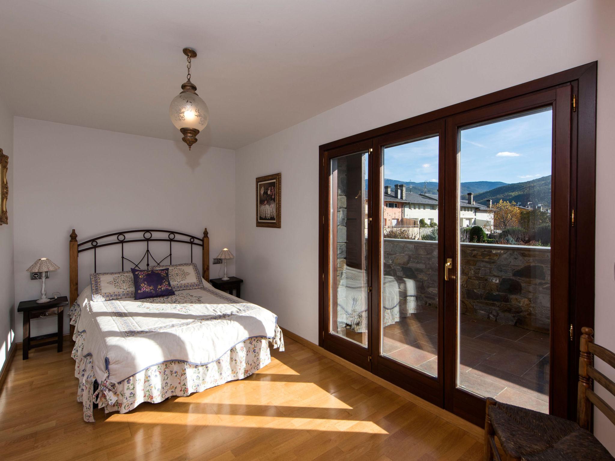 Photo 13 - 6 bedroom House in La Seu d'Urgell with private pool and garden
