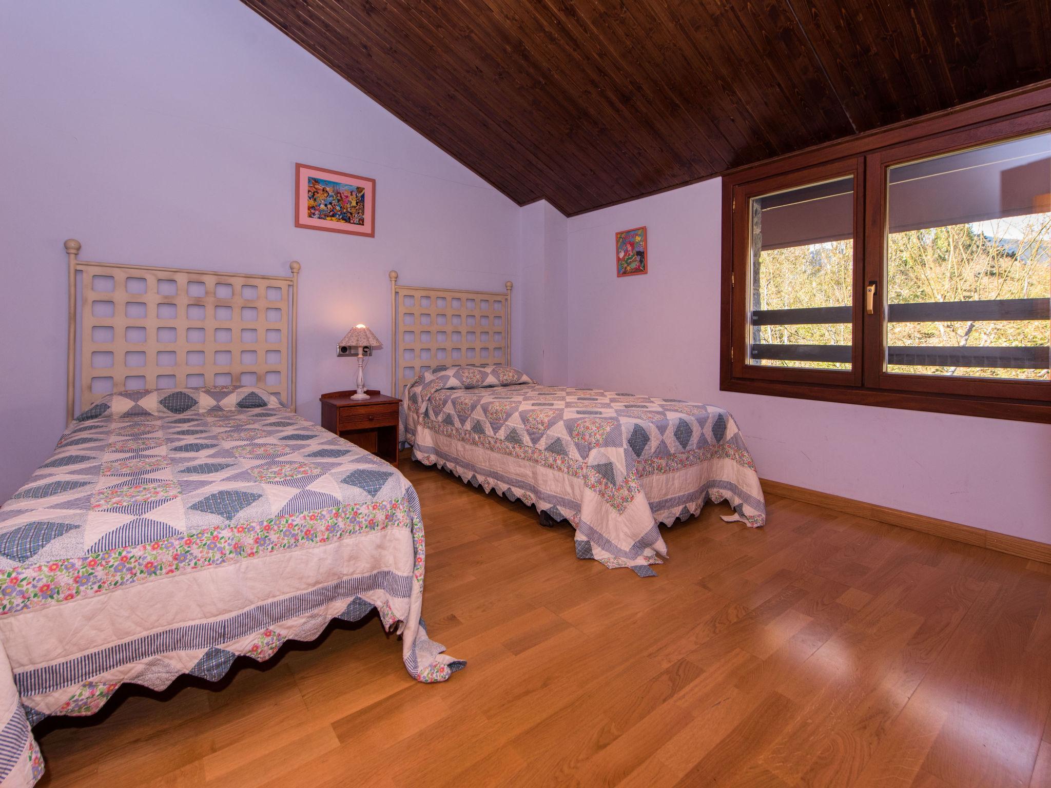 Foto 27 - Haus mit 6 Schlafzimmern in La Seu d'Urgell mit privater pool und garten