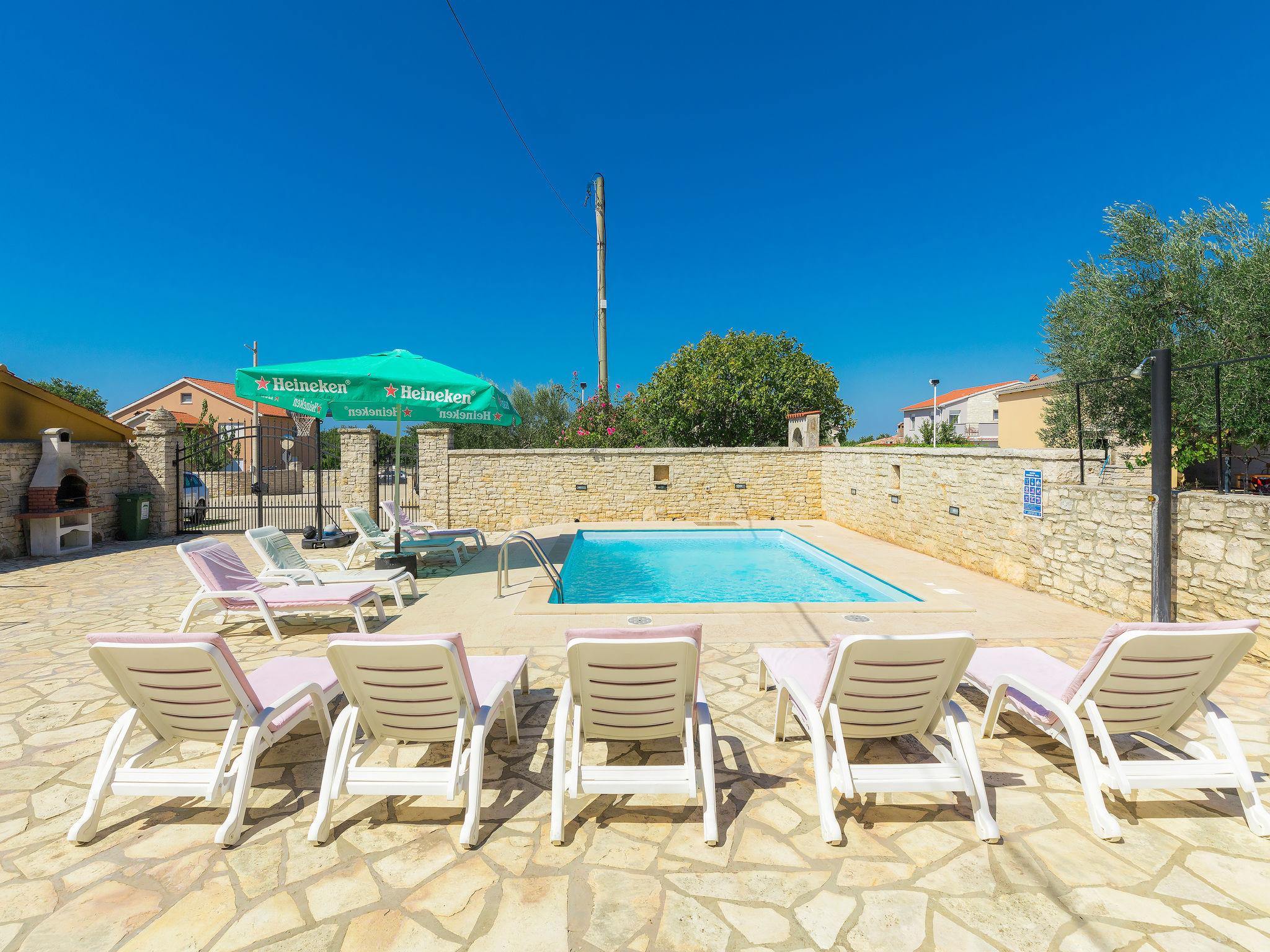 Foto 3 - Casa de 8 quartos em Vodnjan com piscina privada e vistas do mar