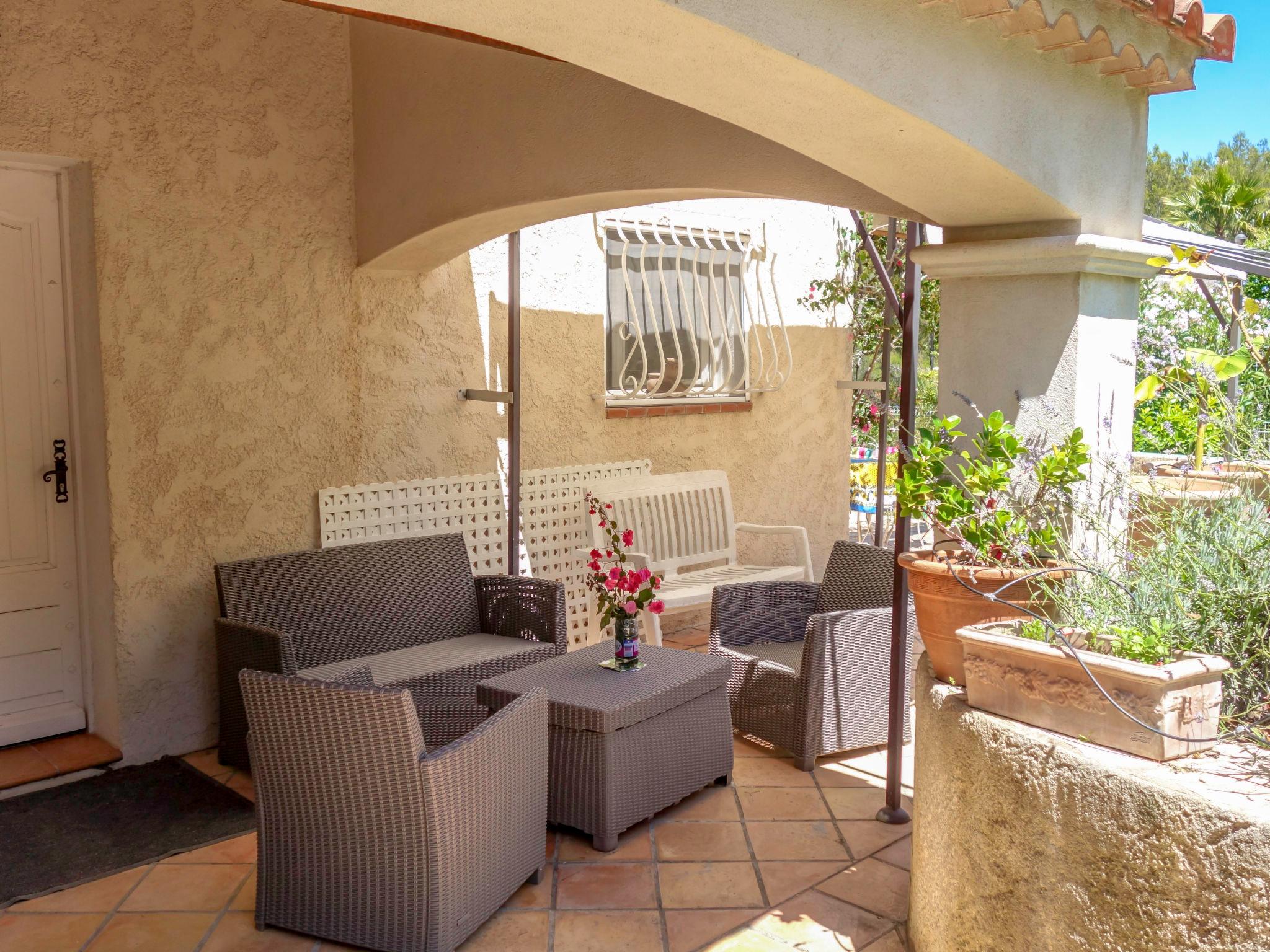 Photo 5 - Maison de 3 chambres à Saint-Cyr-sur-Mer avec piscine privée et jardin