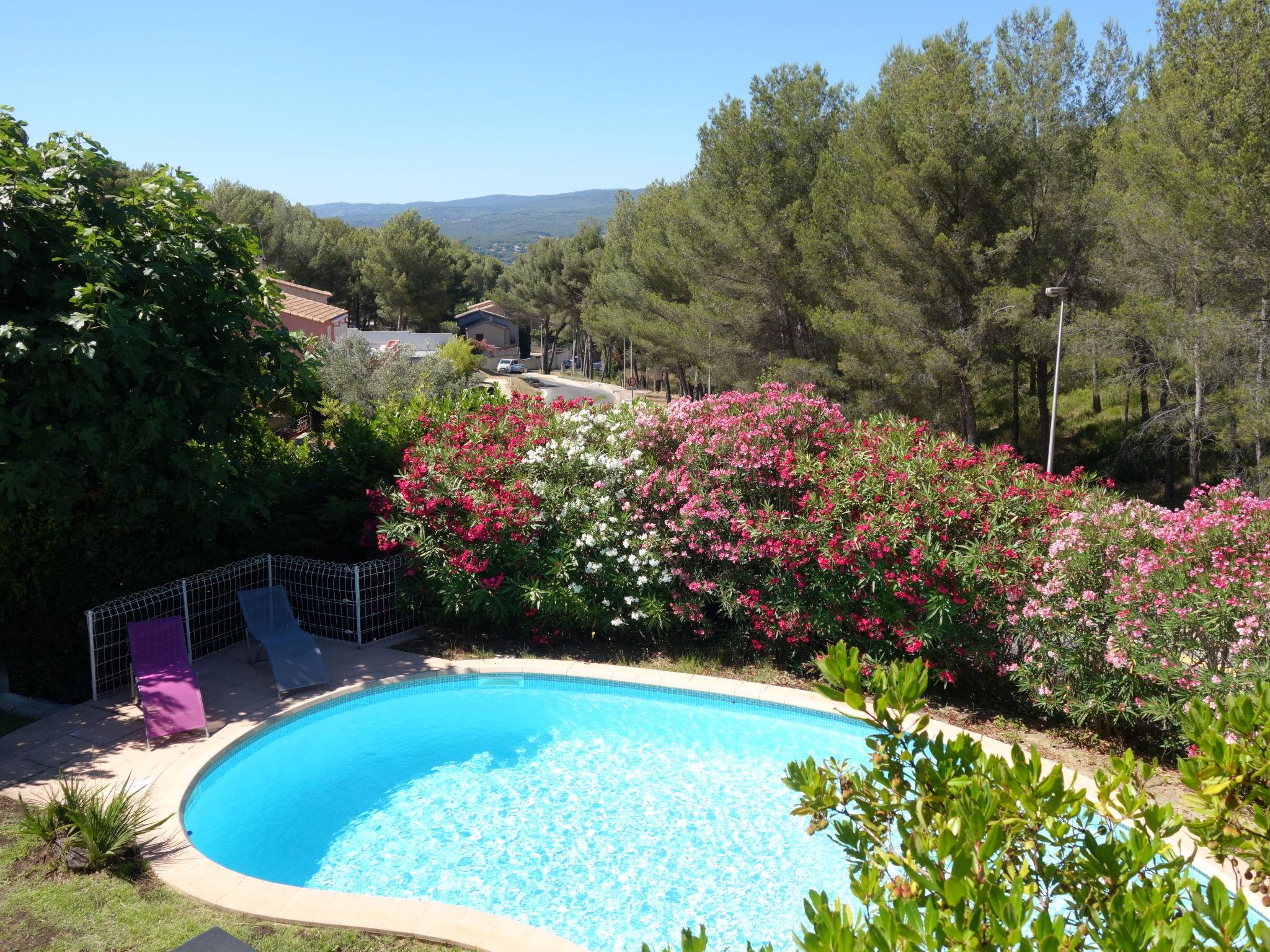 Photo 27 - Maison de 3 chambres à Saint-Cyr-sur-Mer avec piscine privée et vues à la mer