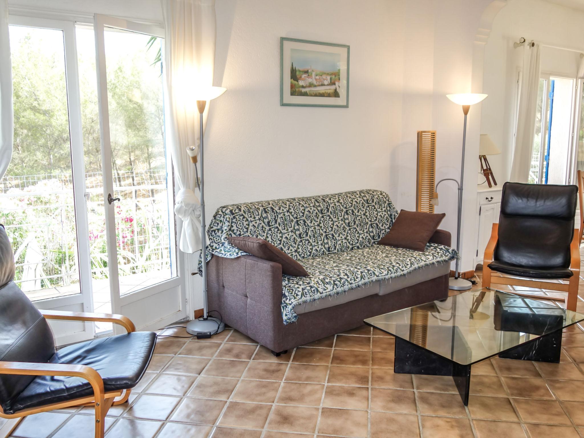 Photo 9 - 3 bedroom House in Saint-Cyr-sur-Mer with private pool and sea view