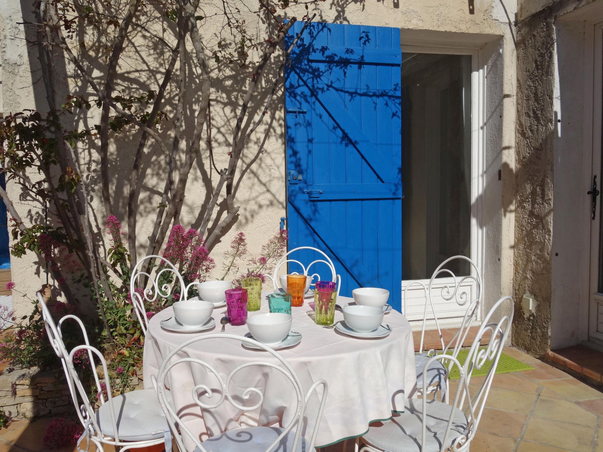 Photo 32 - Maison de 3 chambres à Saint-Cyr-sur-Mer avec piscine privée et vues à la mer