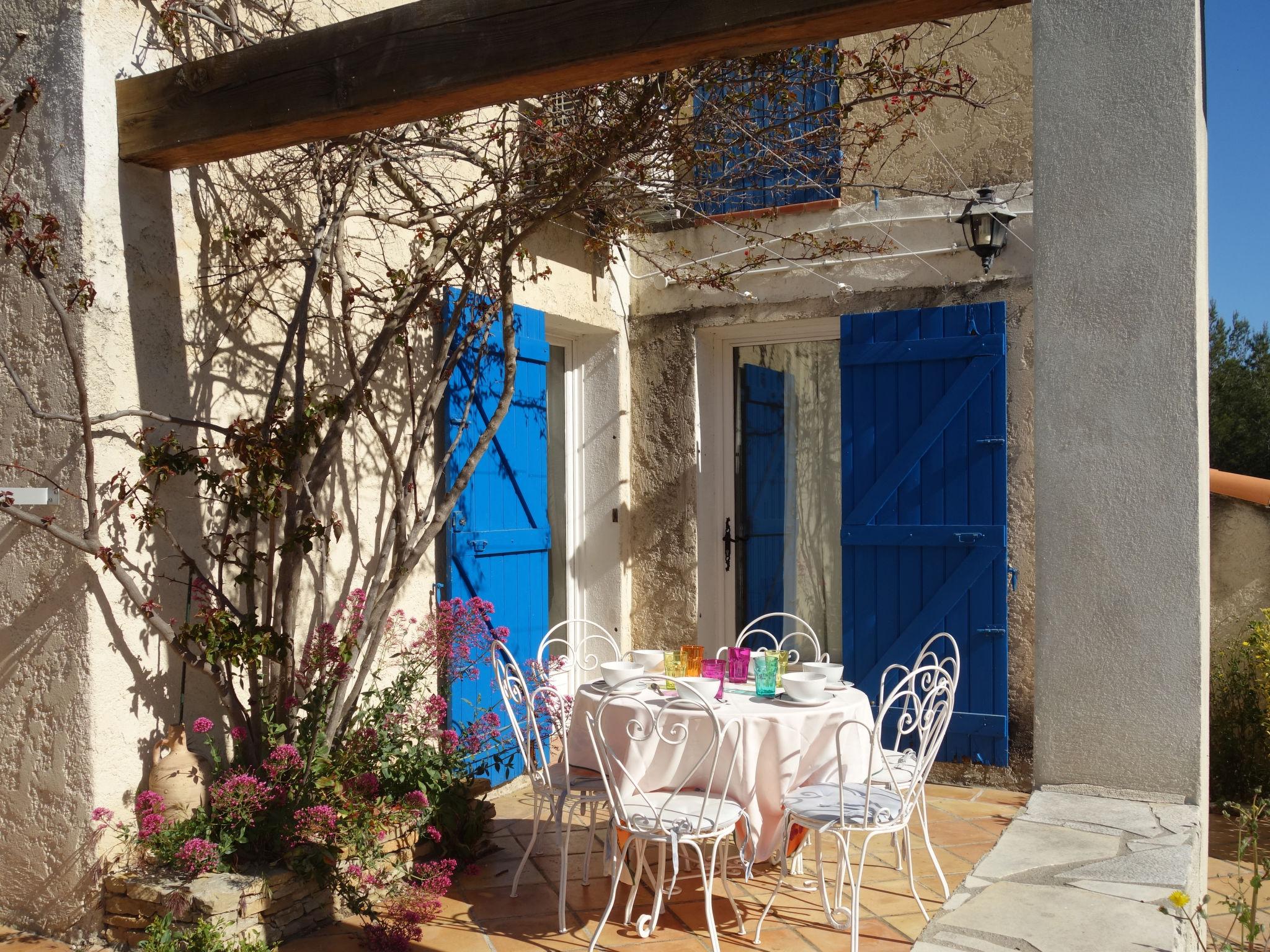 Photo 33 - Maison de 3 chambres à Saint-Cyr-sur-Mer avec piscine privée et vues à la mer