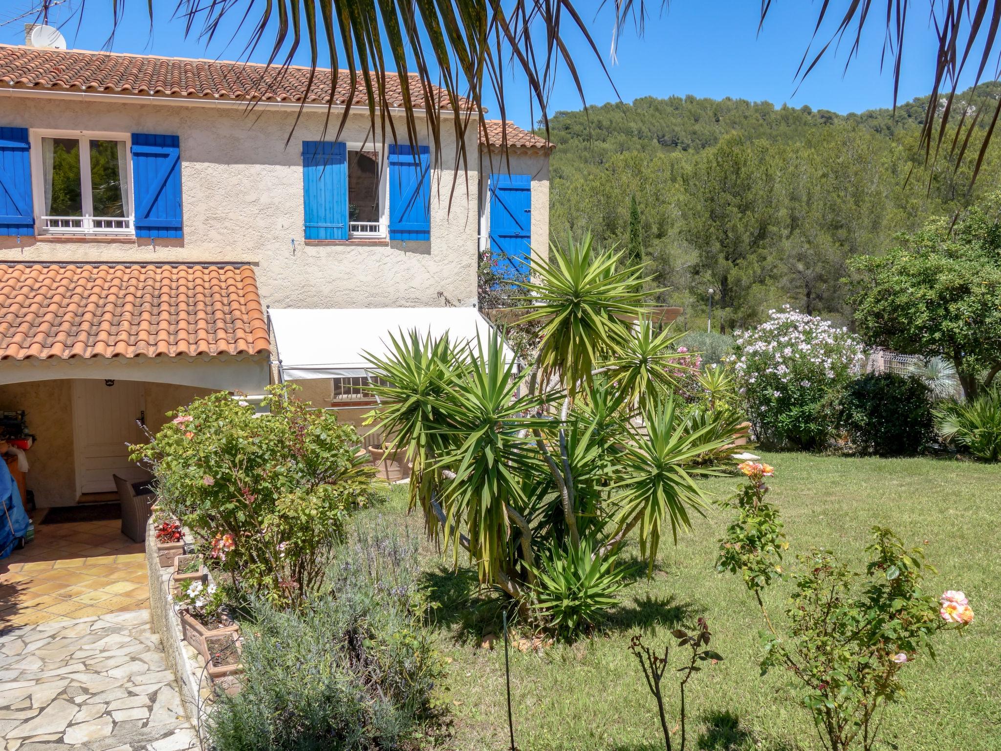 Photo 34 - Maison de 3 chambres à Saint-Cyr-sur-Mer avec piscine privée et vues à la mer