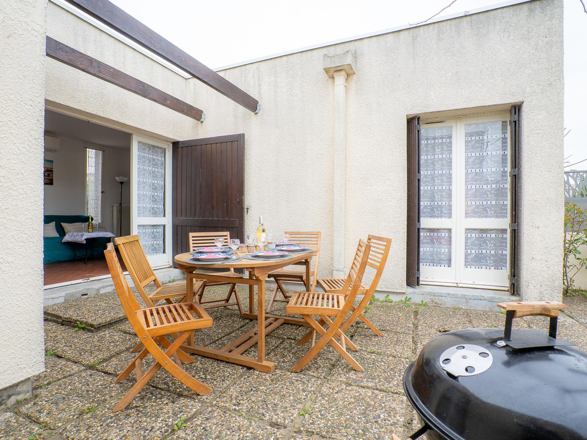 Photo 1 - 2 bedroom House in Le Grau-du-Roi with terrace and sea view
