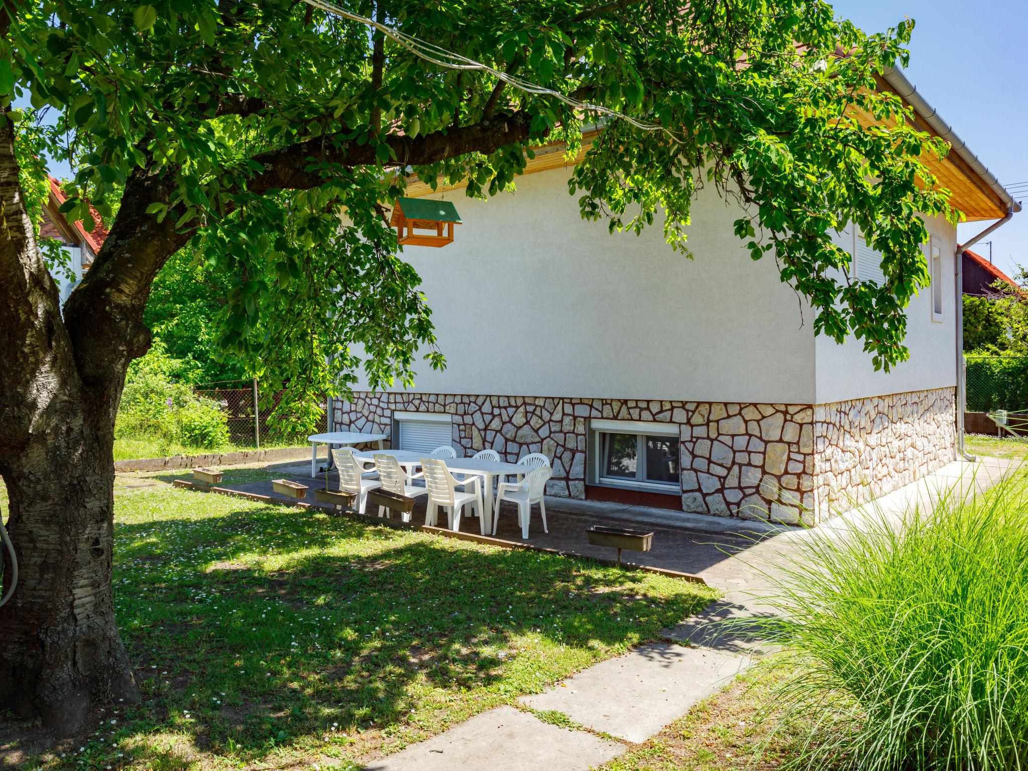 Foto 3 - Haus mit 4 Schlafzimmern in Balatonkenese mit garten und blick auf die berge