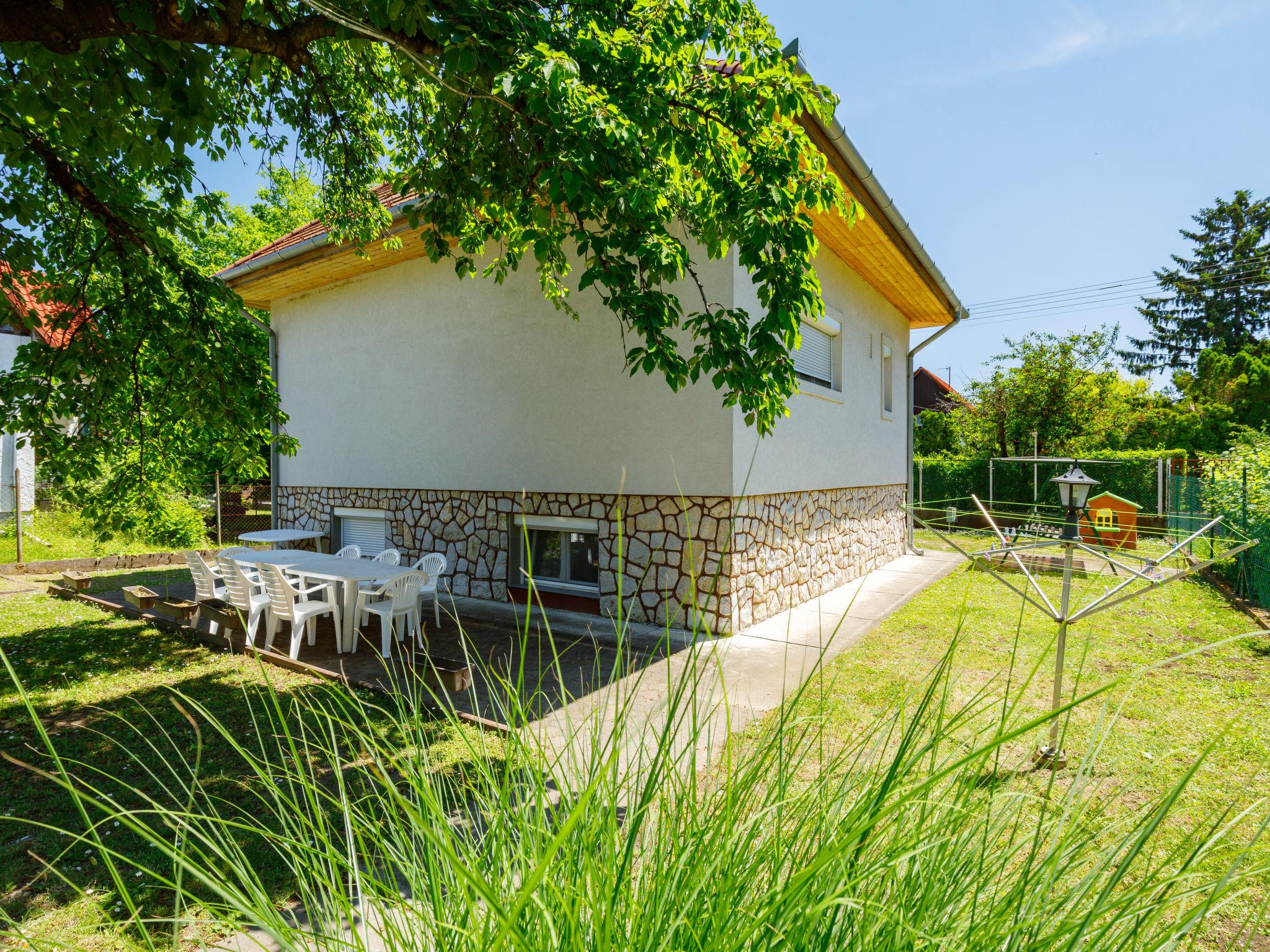 Foto 18 - Haus mit 4 Schlafzimmern in Balatonkenese mit garten und blick auf die berge