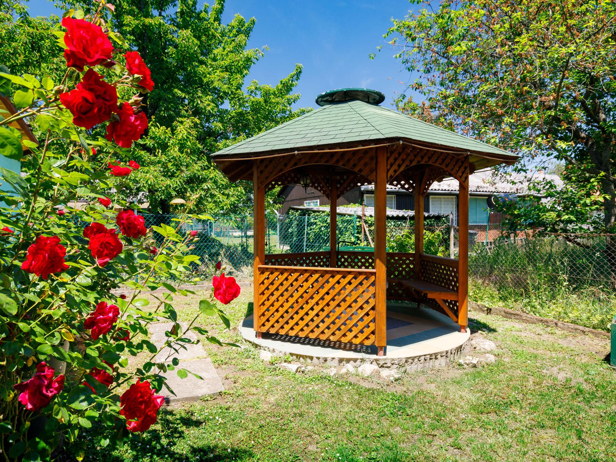 Photo 2 - Maison de 4 chambres à Balatonkenese avec jardin et terrasse