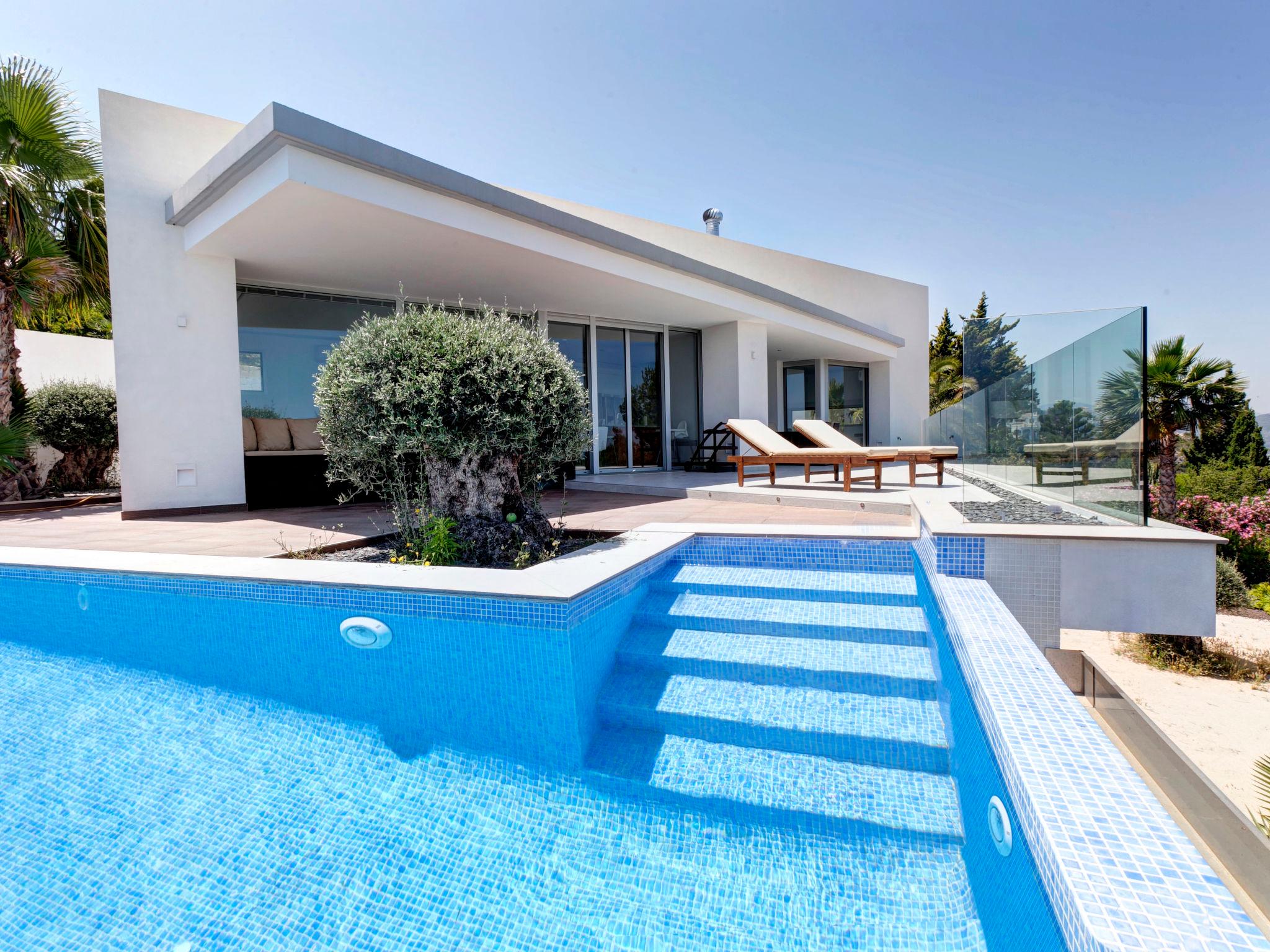 Foto 1 - Casa de 4 quartos em Dénia com piscina privada e vistas do mar