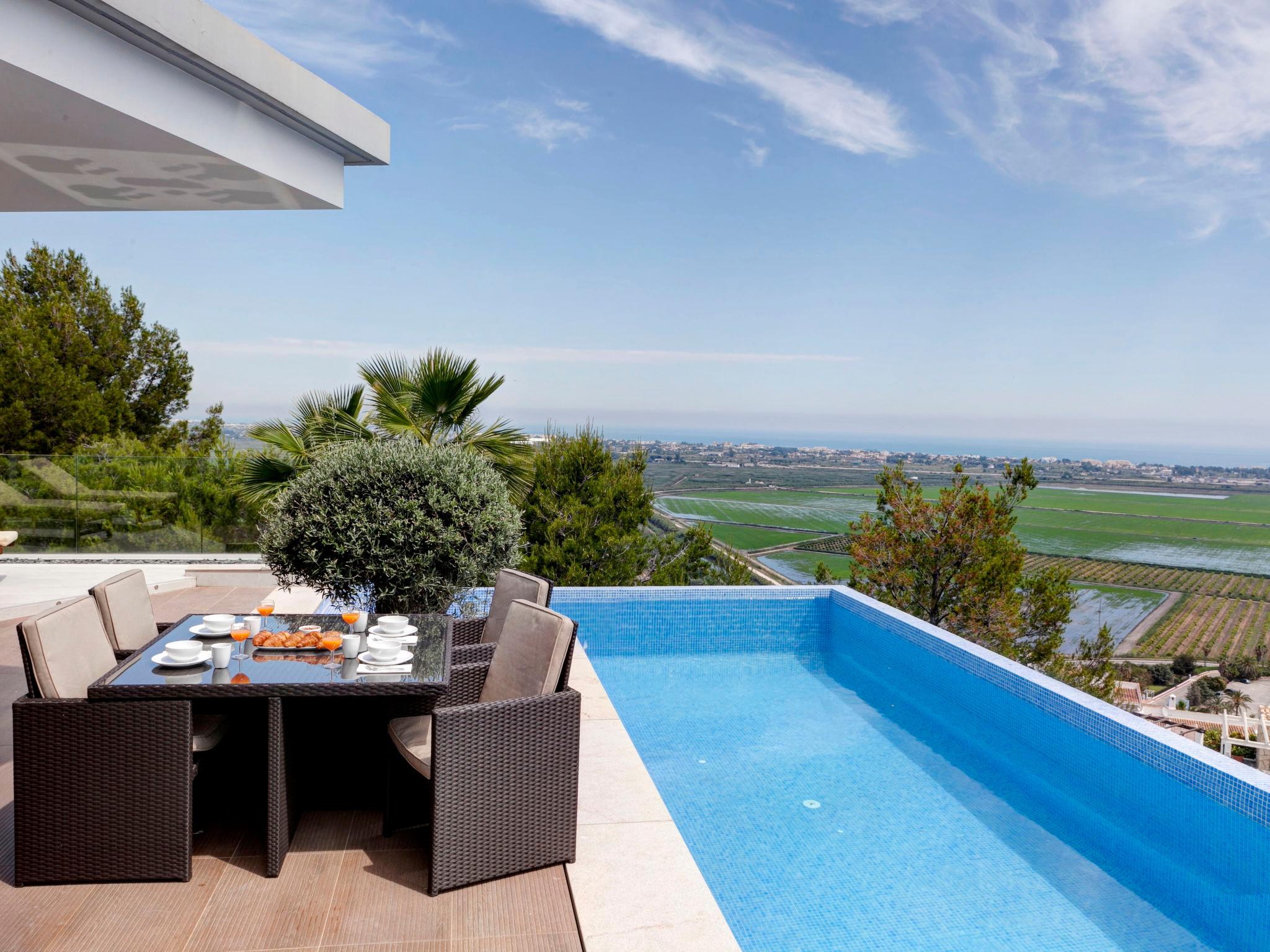 Foto 2 - Casa con 4 camere da letto a Dénia con piscina privata e vista mare