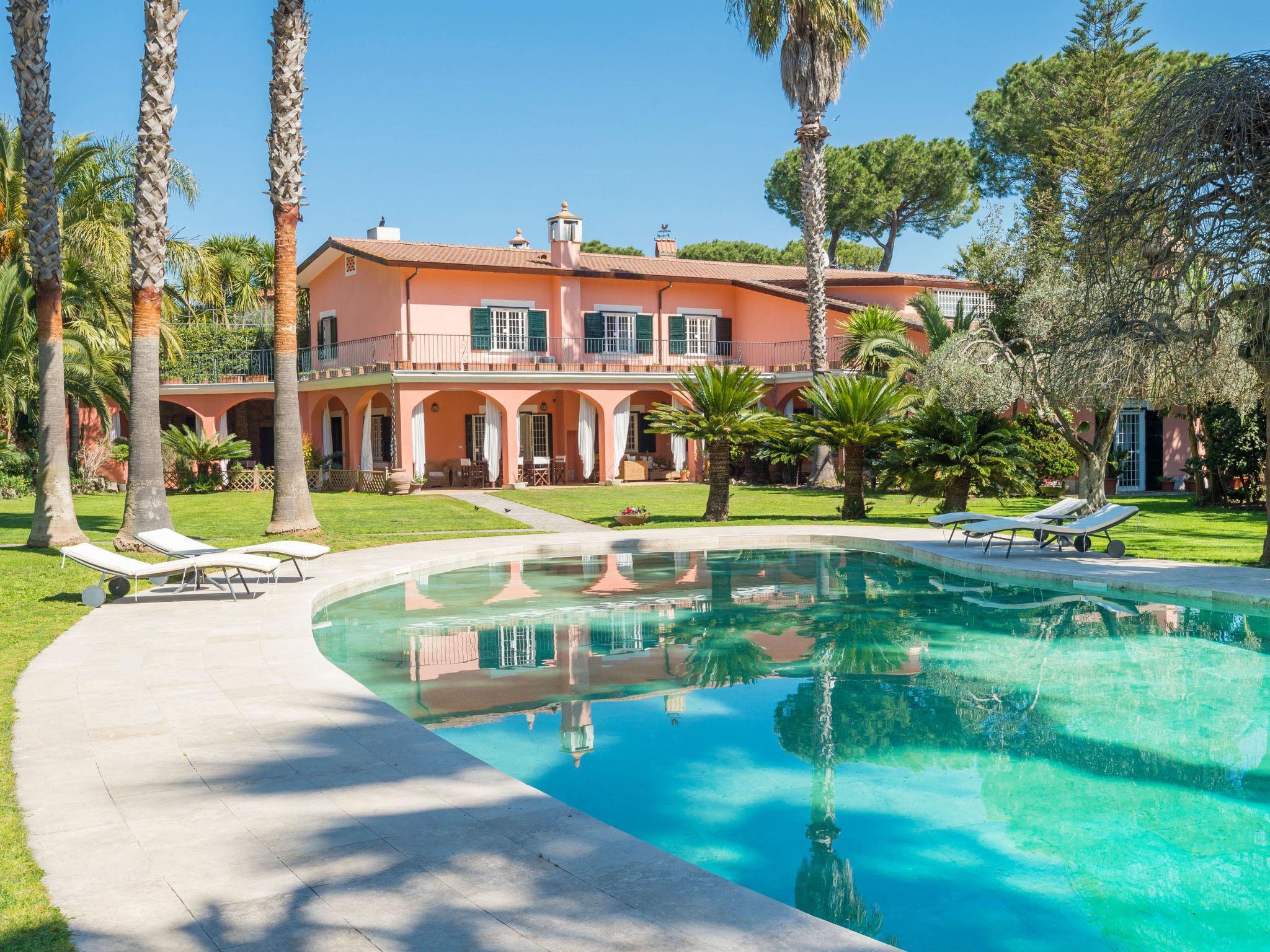 Foto 1 - Casa con 4 camere da letto a Roma con piscina privata e giardino