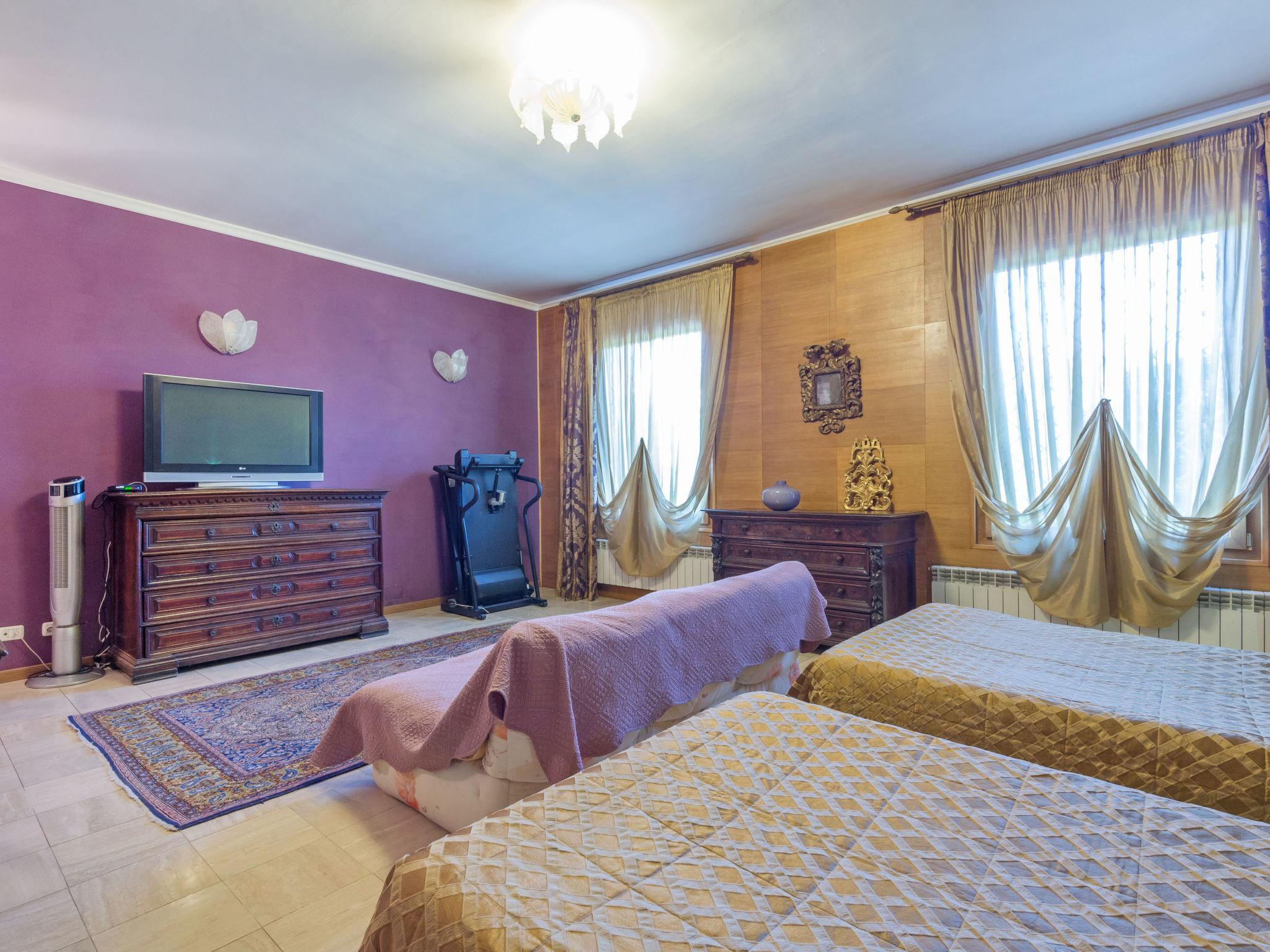 Foto 22 - Casa con 4 camere da letto a Roma con piscina privata e giardino