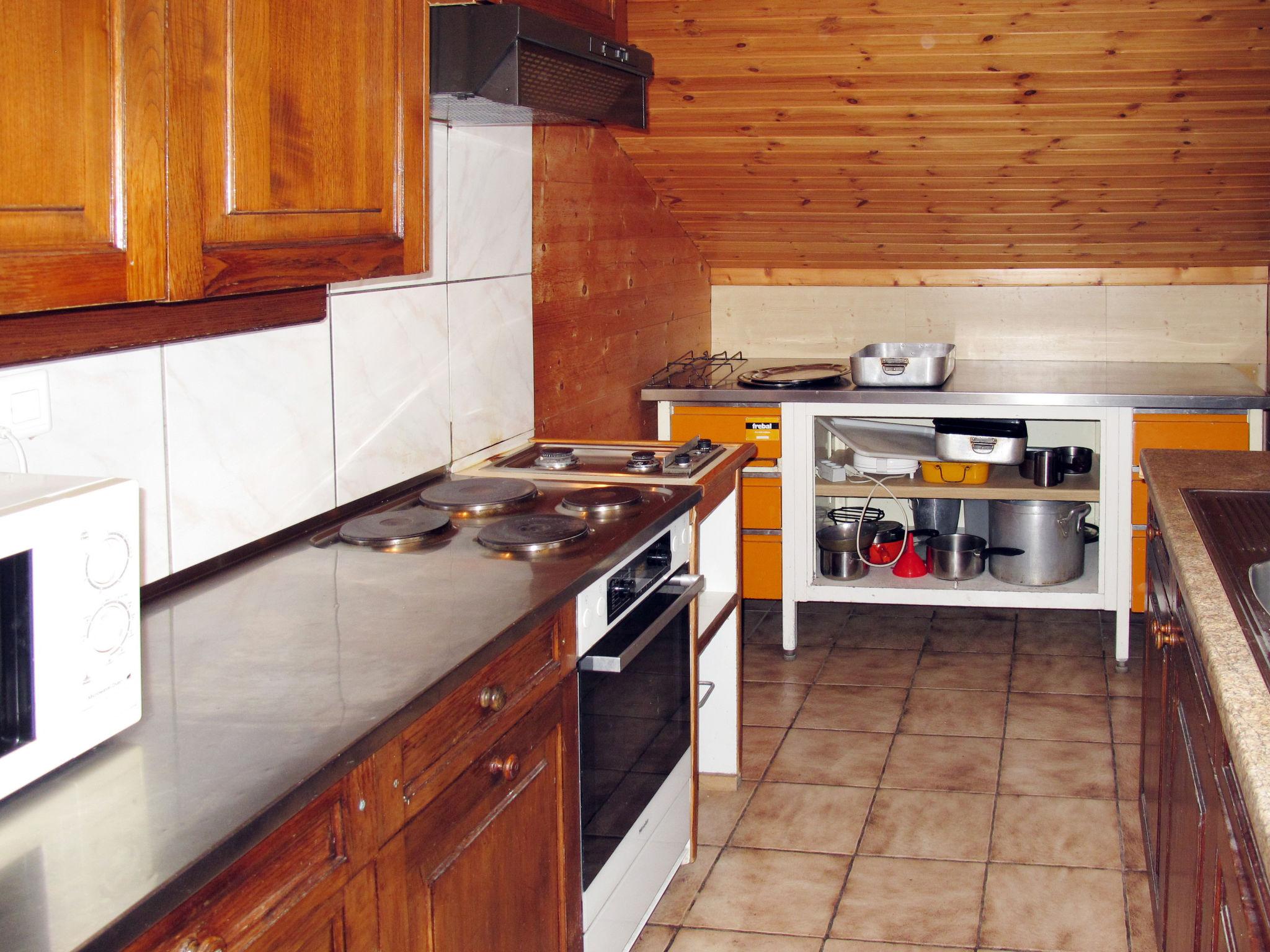 Foto 2 - Apartamento de 8 quartos em Champéry com jardim e sauna