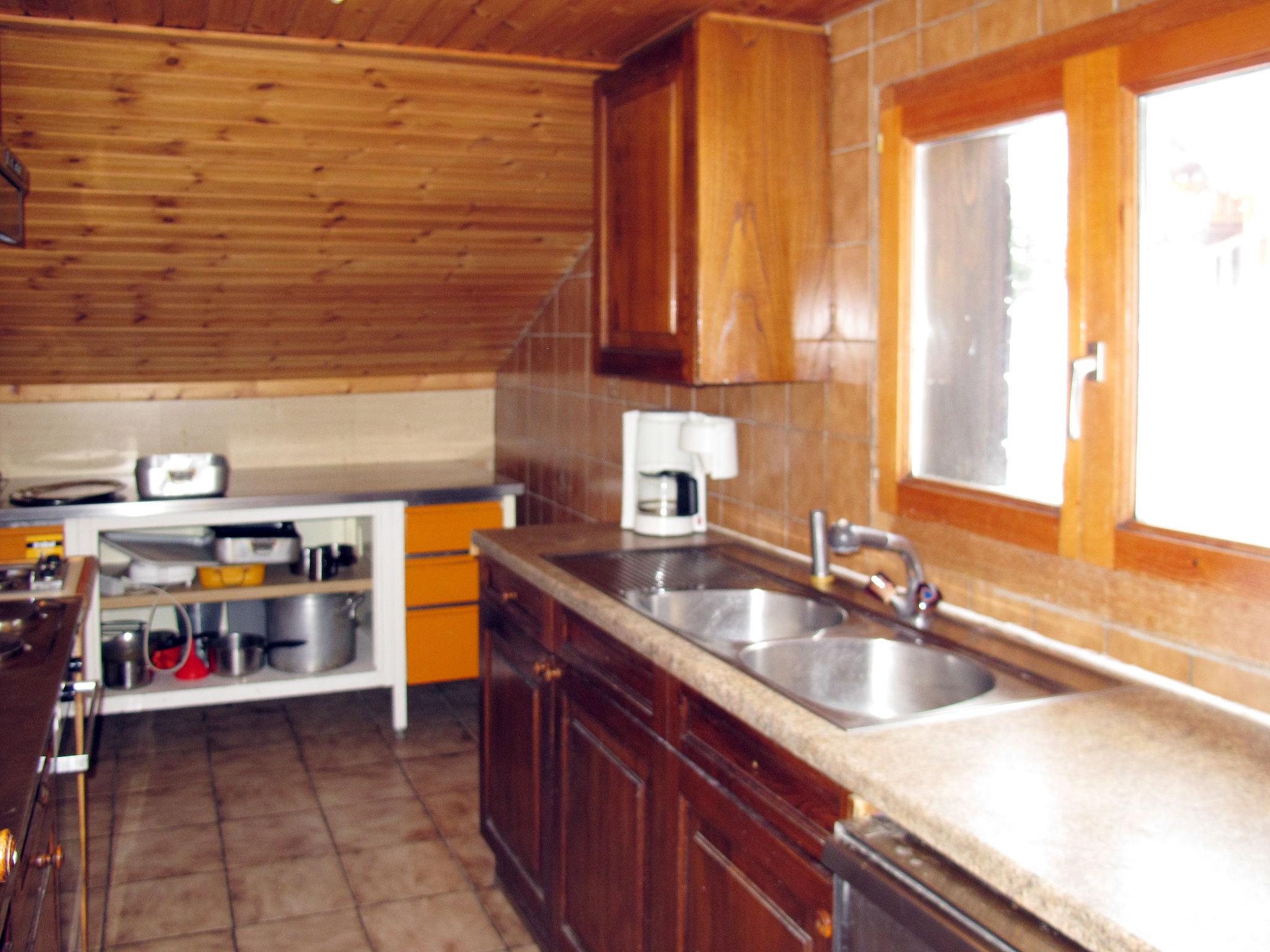 Photo 11 - 13 bedroom House in Champéry with garden and sauna