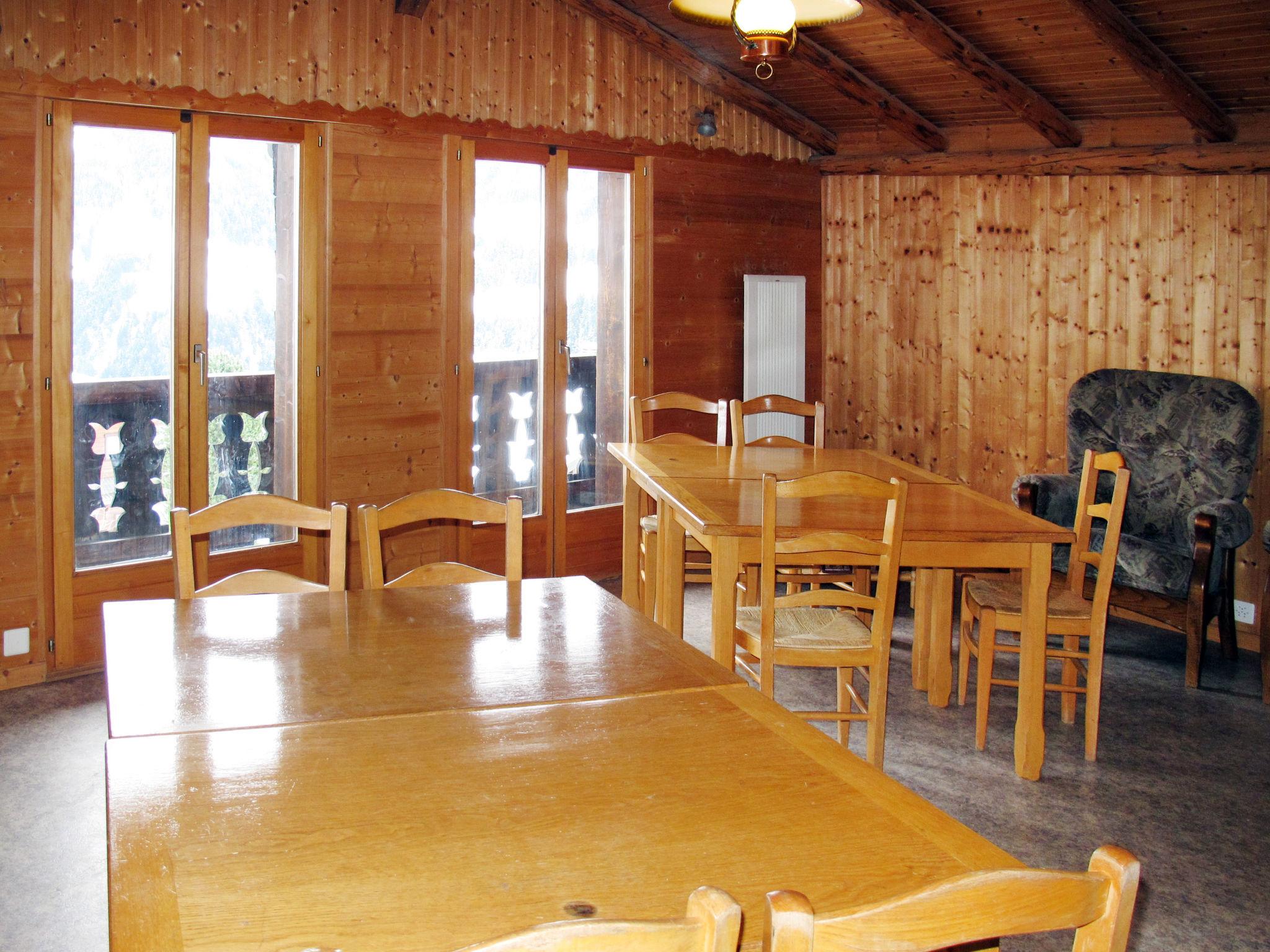 Foto 3 - Apartamento de 8 quartos em Champéry com sauna e vista para a montanha