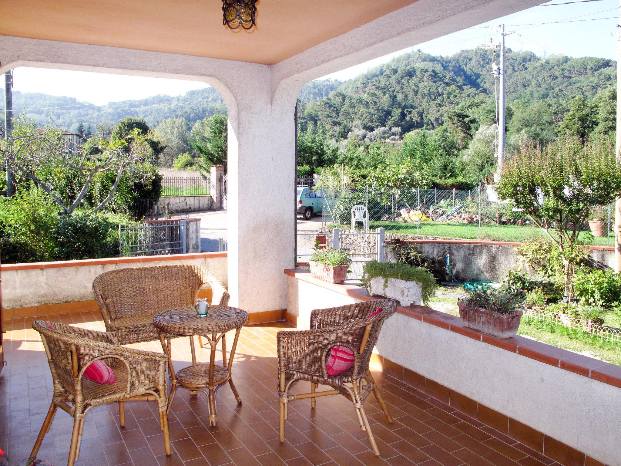 Photo 6 - Maison de 2 chambres à Camaiore avec jardin et vues à la mer