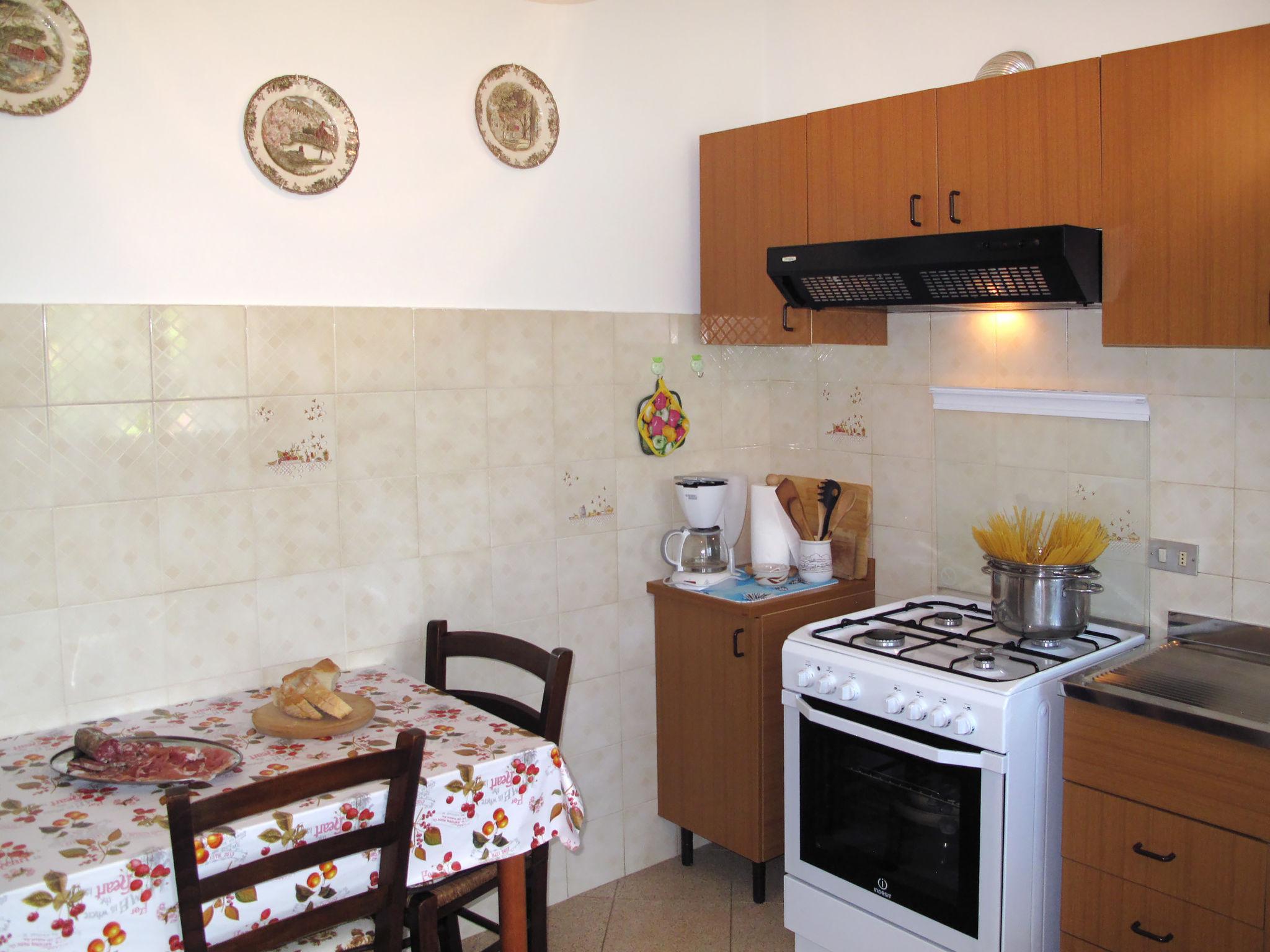 Photo 12 - 2 bedroom House in Camaiore with garden and sea view