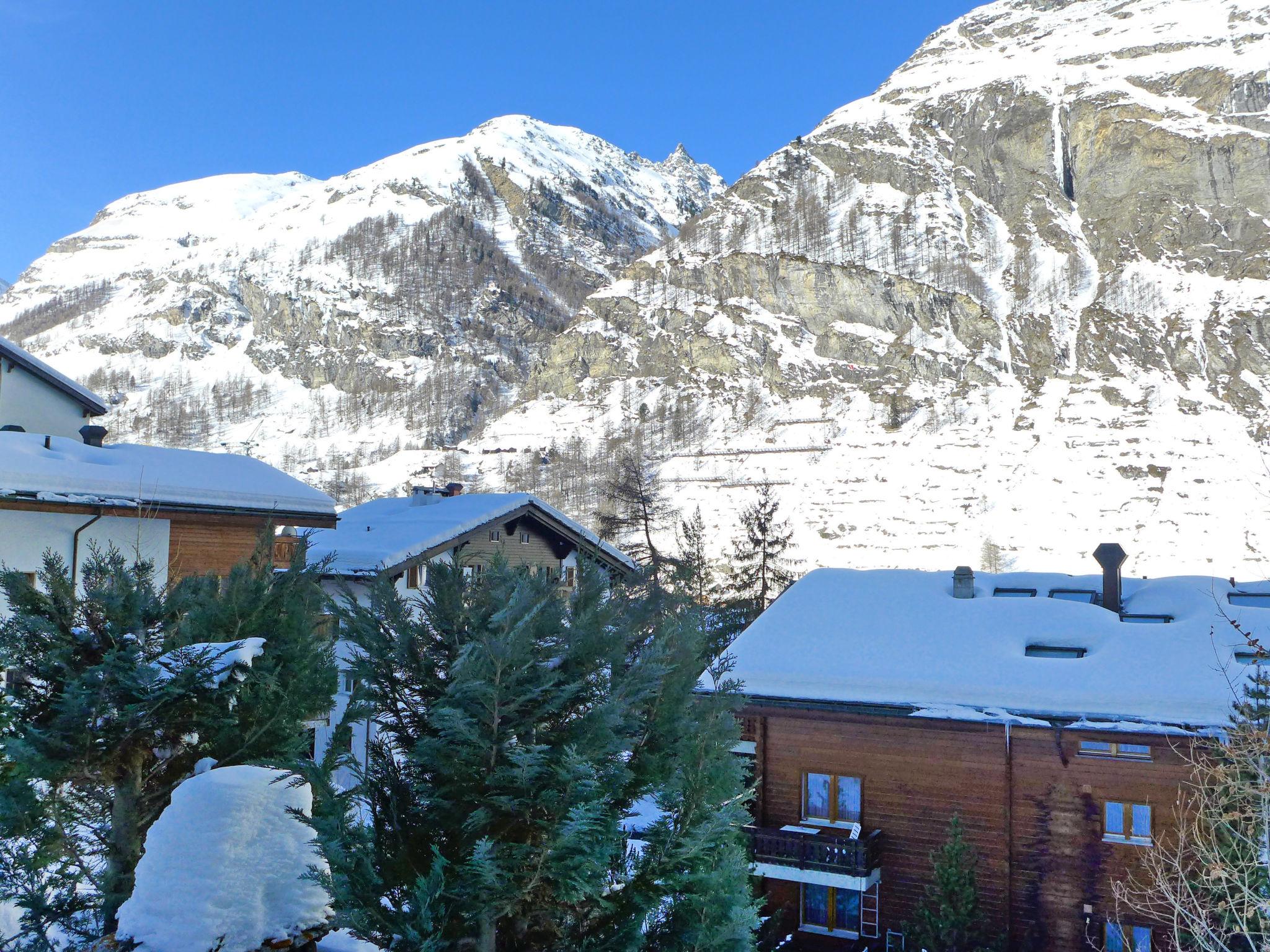 Foto 13 - Apartment mit 1 Schlafzimmer in Zermatt mit terrasse und blick auf die berge