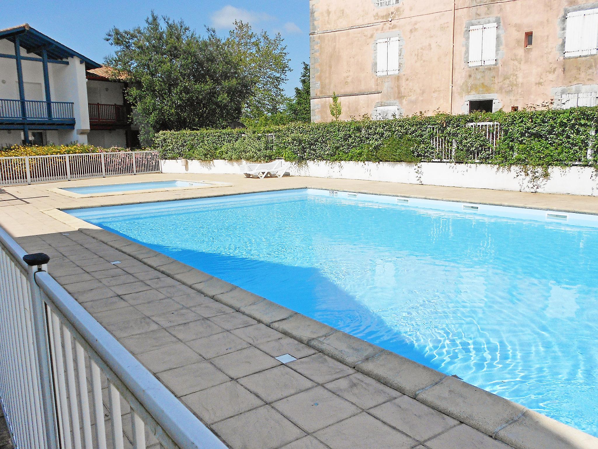 Photo 1 - Appartement de 2 chambres à Bassussarry avec piscine et jardin