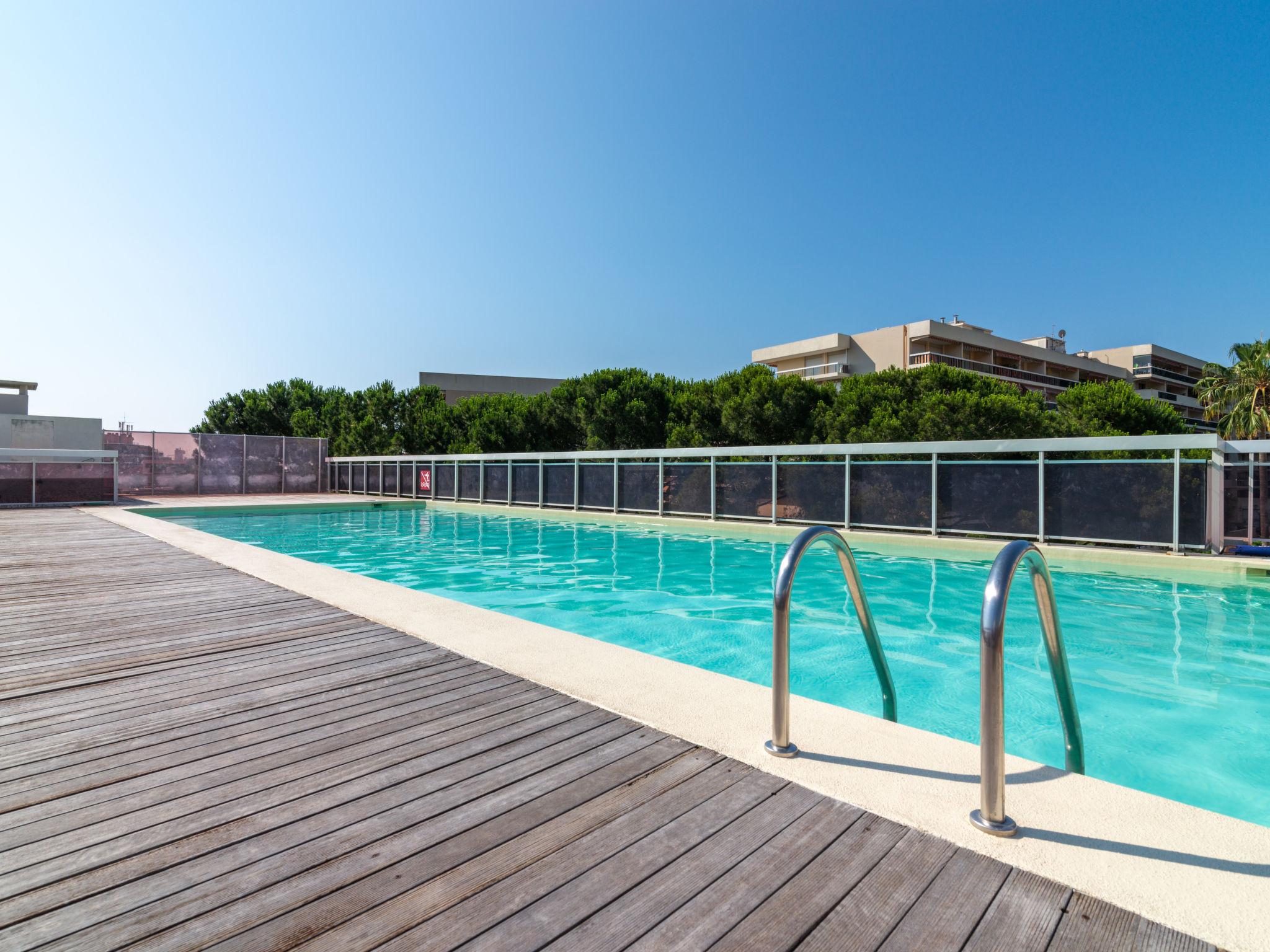 Foto 1 - Appartamento con 1 camera da letto a Vallauris con piscina e vista mare
