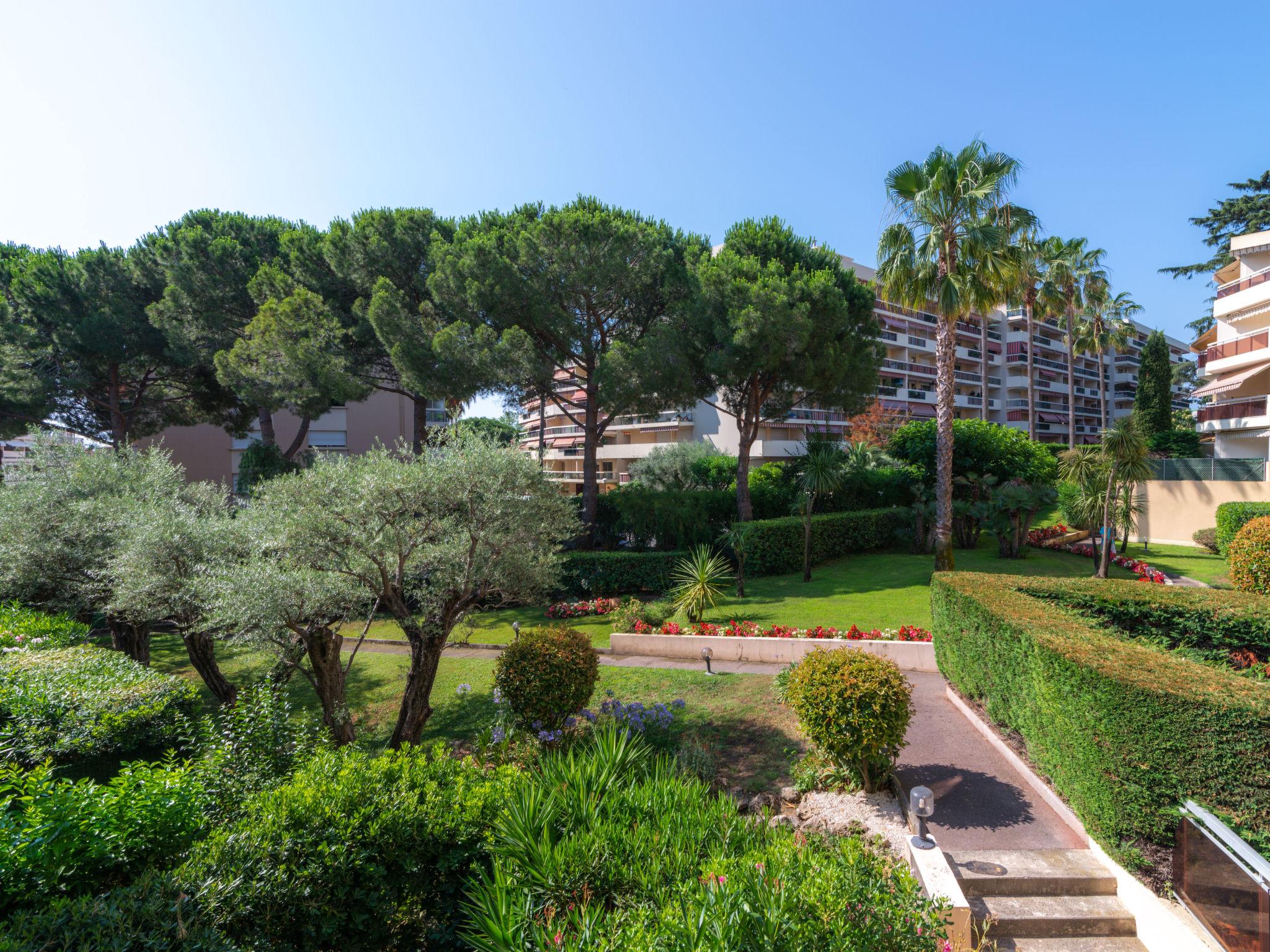 Foto 5 - Appartamento con 1 camera da letto a Vallauris con piscina e giardino