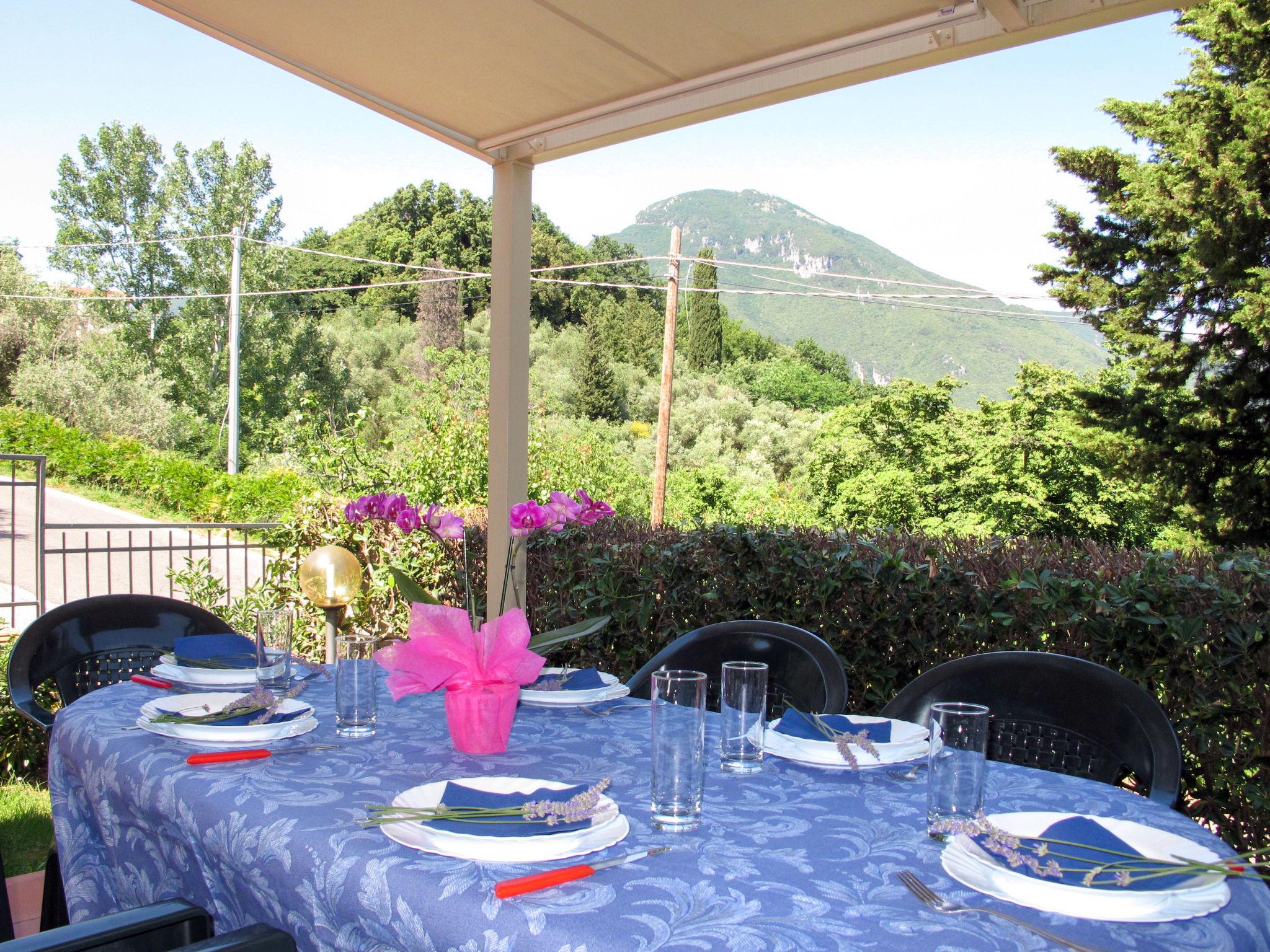 Photo 3 - Appartement de 2 chambres à Camaiore avec terrasse et vues à la mer